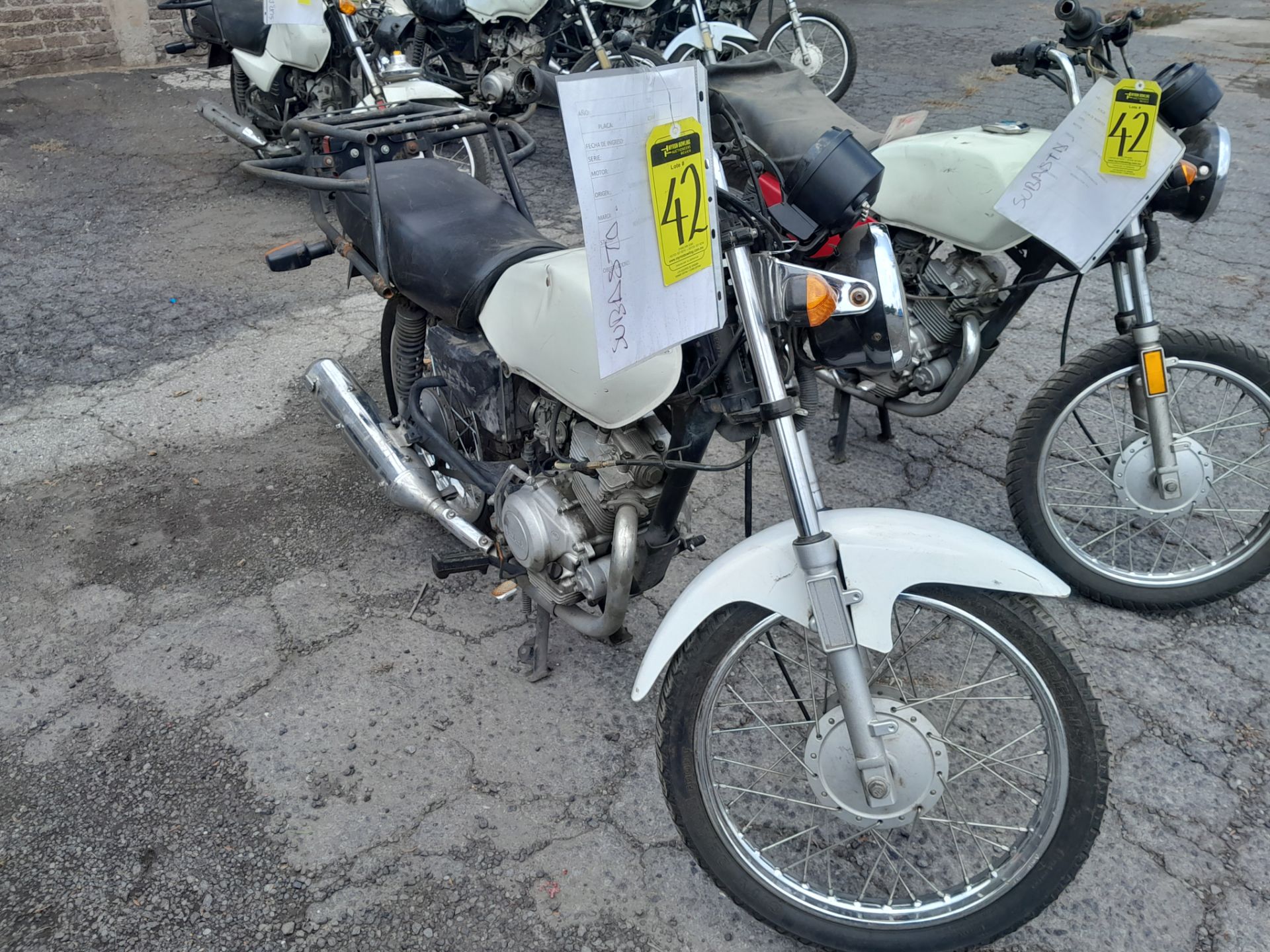 Lote de 2 Motocicletas contiene: 1 Motocicleta de trabajo usada Marca Yamaha YB 125, Modelo 2016, N - Image 7 of 11