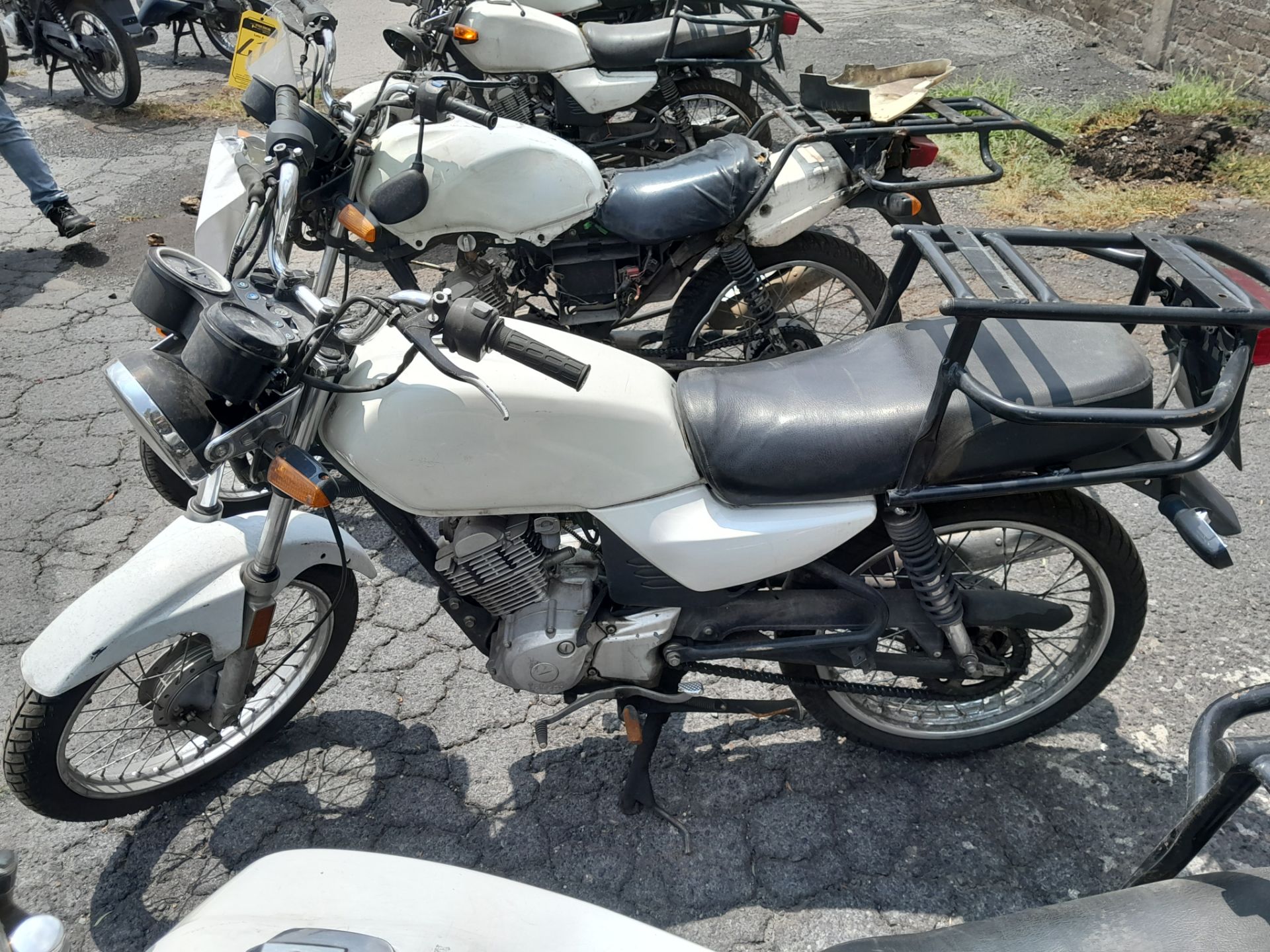 Lote de 2 Motocicletas contiene: 1 Motocicleta de trabajo usada Marca Yamaha YB 125, Modelo 2015, N - Image 4 of 9