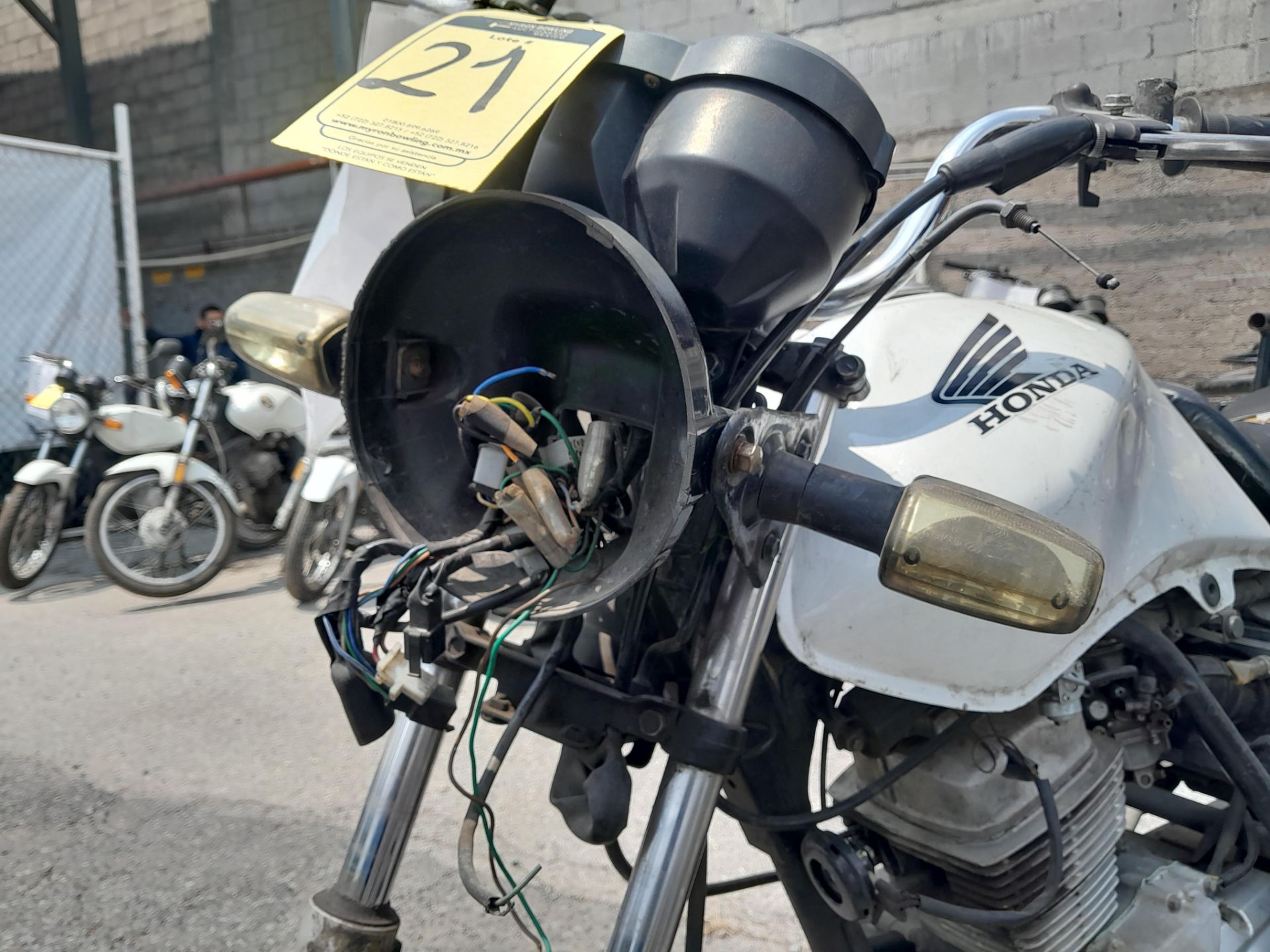 Lote de 2 Motocicletas contiene: 1 Motocicleta de trabajo usada Marca Honda Cargo 150, Modelo 2017, - Image 8 of 11