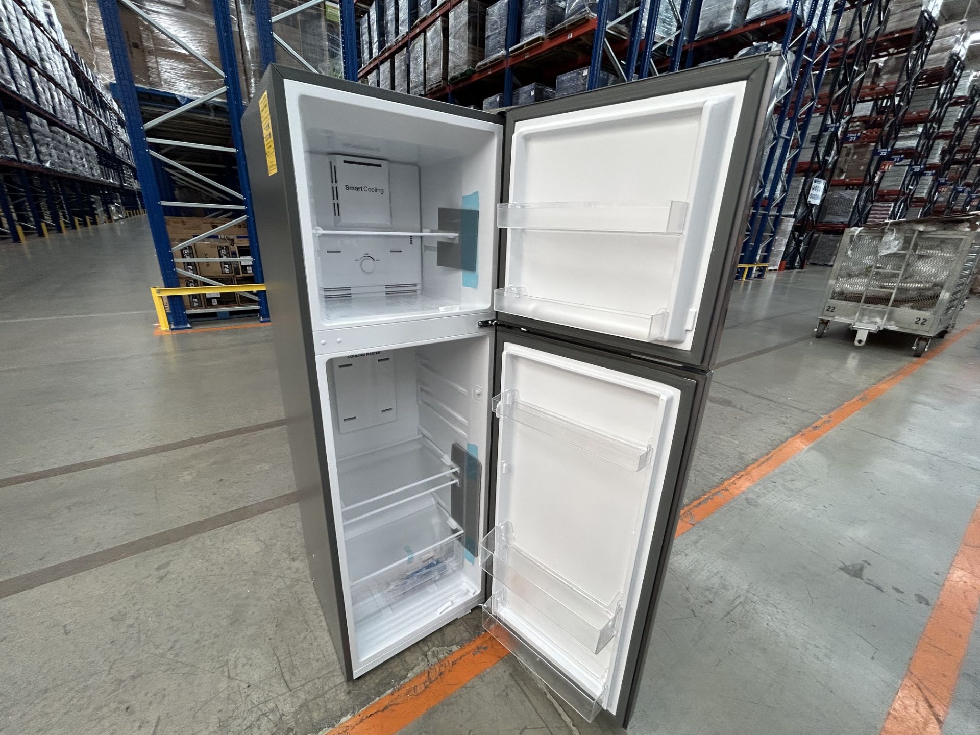 Lote de 2 refrigeradores contiene: 1 refrigerador Marca WINIA, Modelo WRT9000AMMX, Color GRIS; 1 re - Image 5 of 6