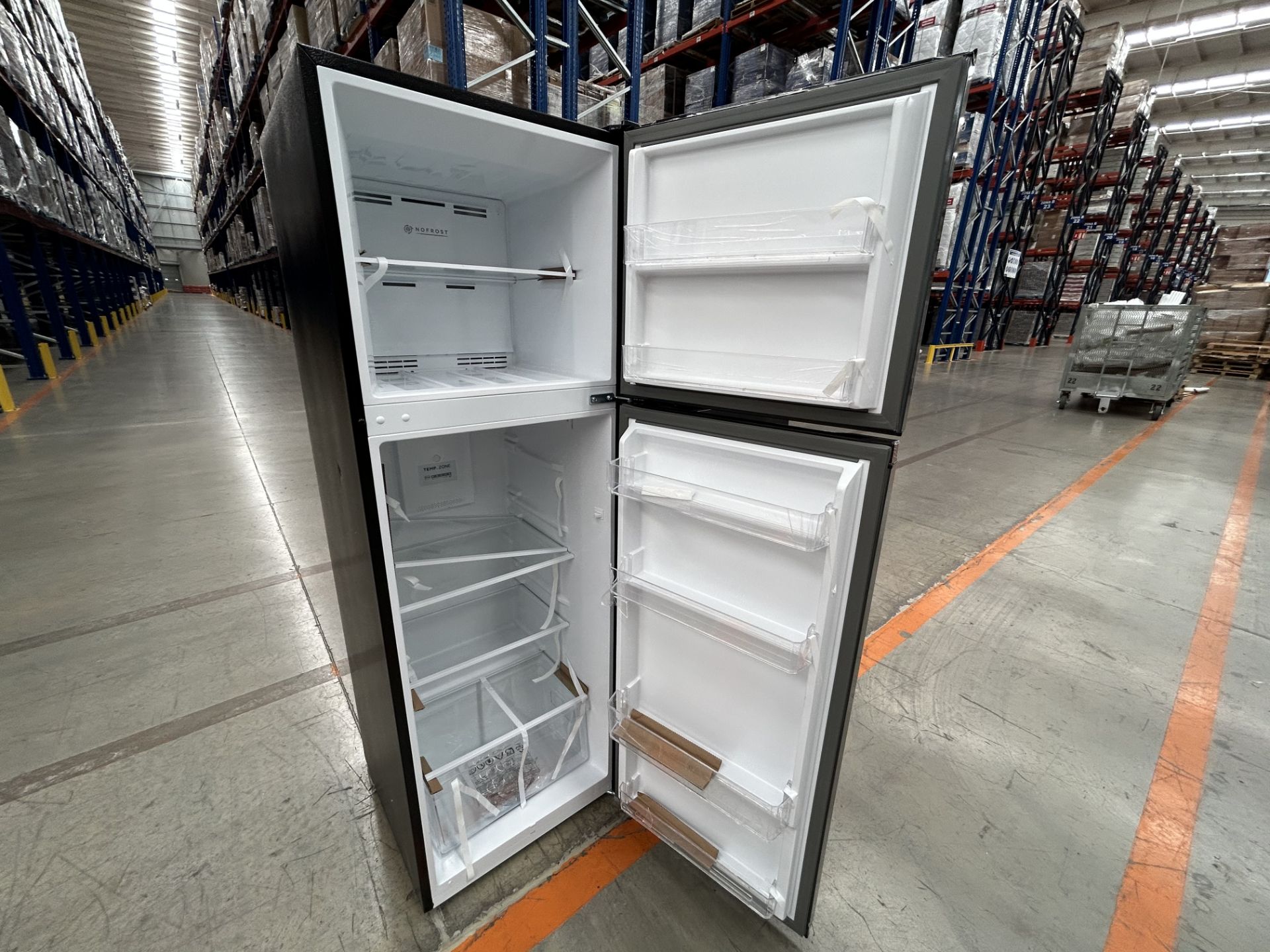 Lote de 2 refrigeradores contiene: 1 refrigerador Marca ATVIO, Modelo AT94TMS, Color NEGRO; 1 refri - Image 5 of 6