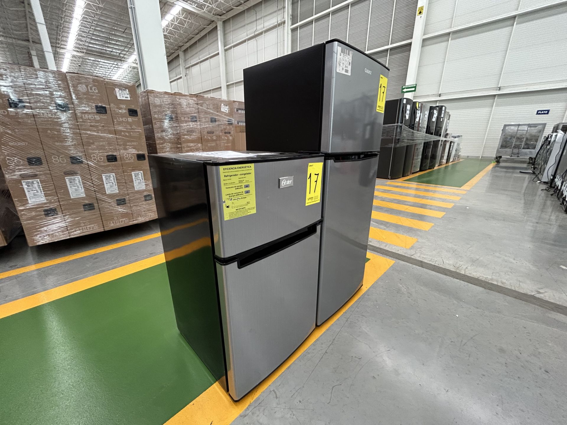 Lote de 2 refrigeradores contiene: 1 refrigerador Marca GALANZ, Modelo GLR55TS1, Serie ND, Color GR - Image 3 of 6