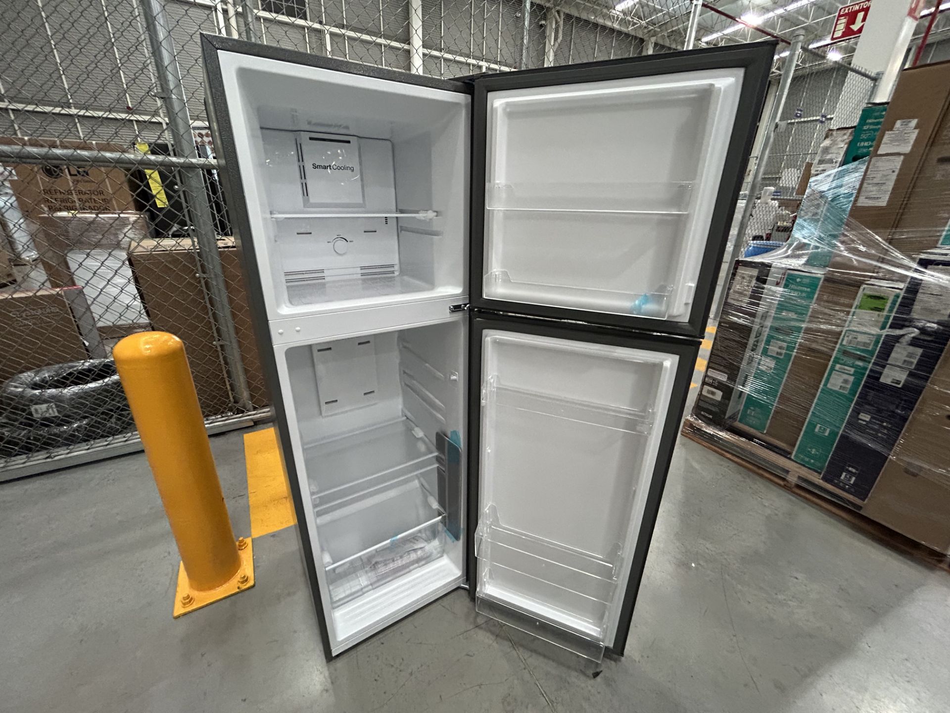 Lote de 2 refrigeradores contiene: 1 refrigerador Marca MABE, Modelo RME360FX, Serie 06730, Color G - Image 10 of 12