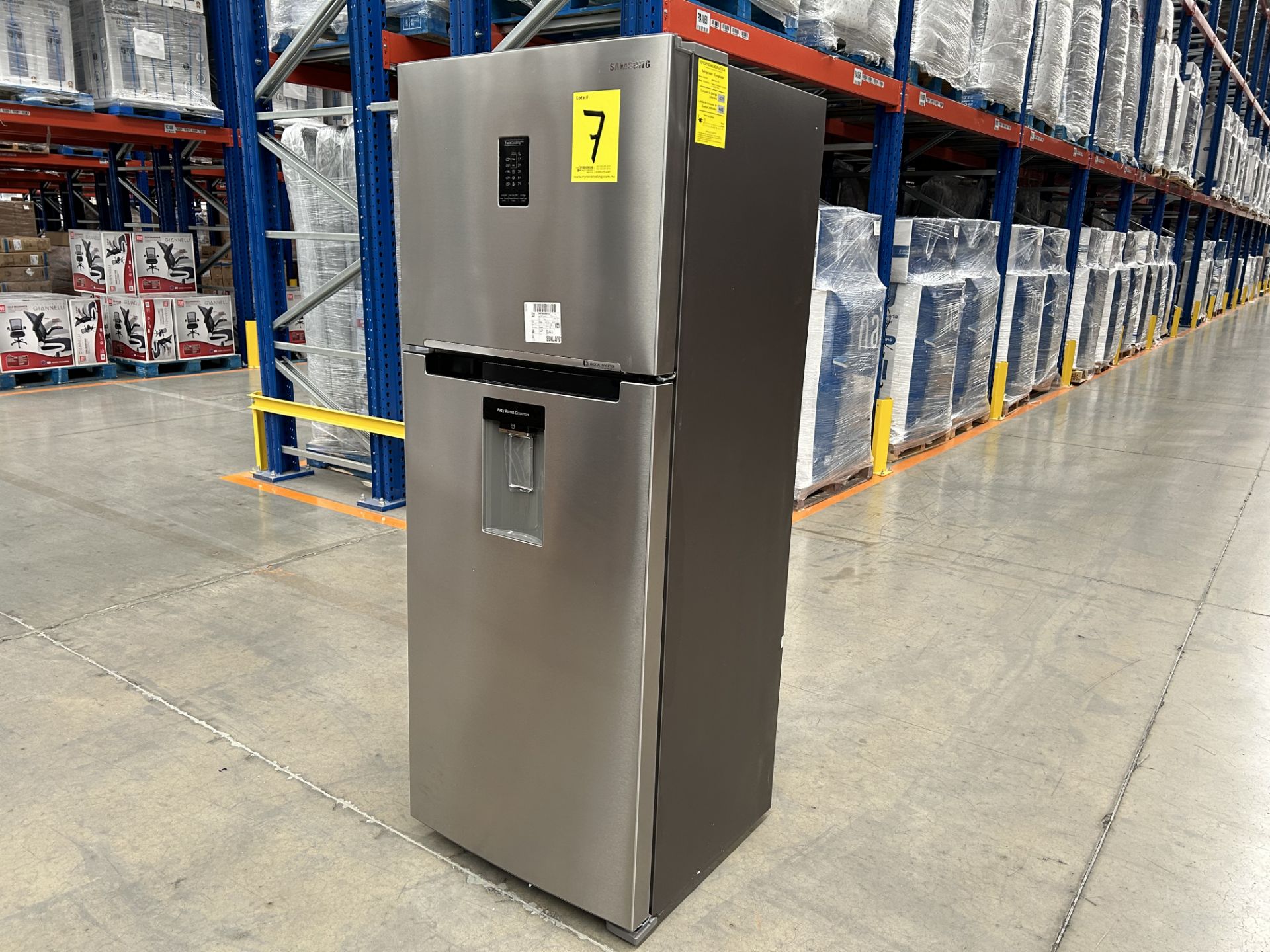 (NUEVO) Lote de 1 Refrigerador con dispensador de agua Marca SAMSUNG, Modelo RT38A5982SL, Serie 084 - Image 3 of 5