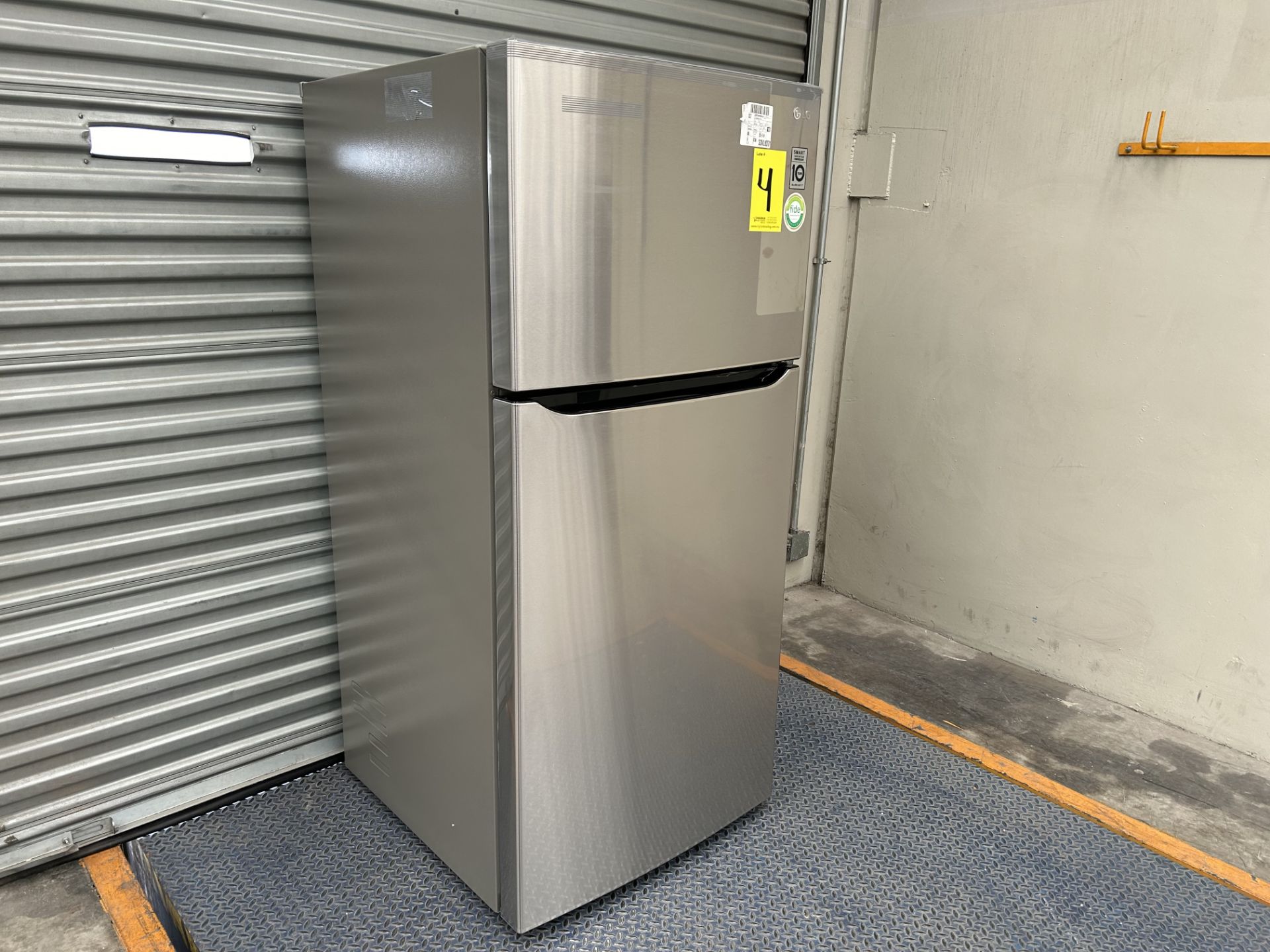 (NUEVO) Lote de 1 Refrigerador Marca LG, Modelo LT57BPSX, Serie 0C217, Color GRIS - Image 2 of 5