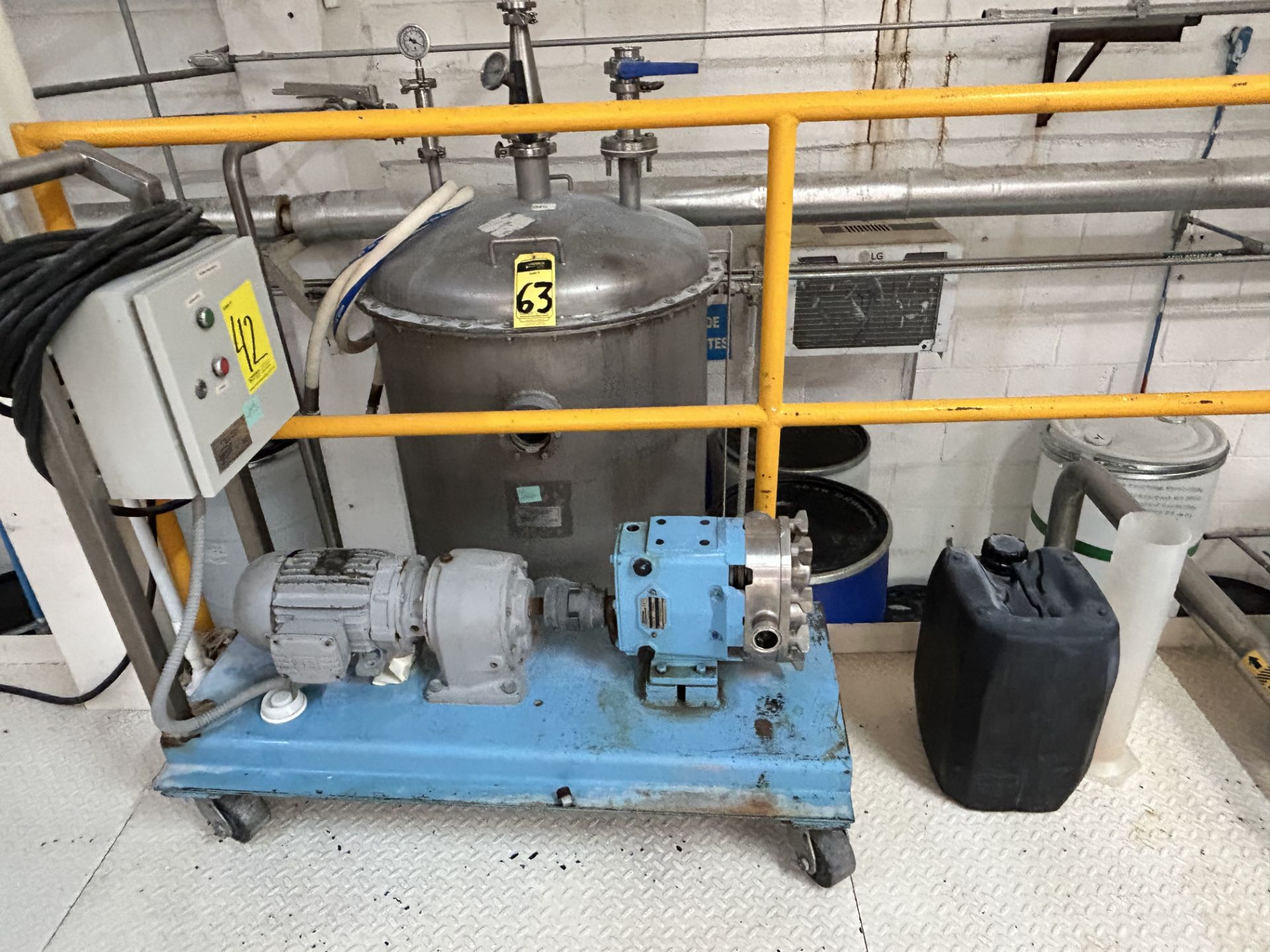 Waukesha stainless steel pump with 2 Hp Weg motor, includes control board. / Bomba de acero inoxida - Image 3 of 12
