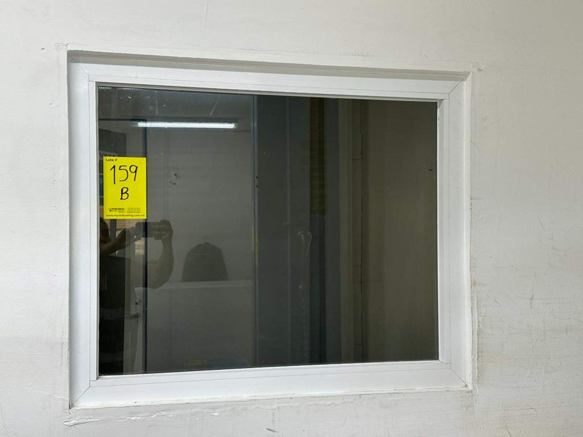 Lot consisting of: 1 aluminum window with glass - Image 12 of 20