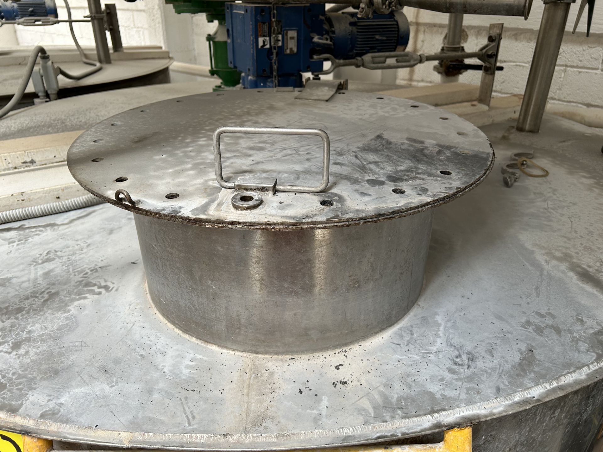 AISI-304 stainless steel tank with a capacity of 20, 800 L; Dimensions: Height: 4.88 m, Diameter: 2 - Image 8 of 14