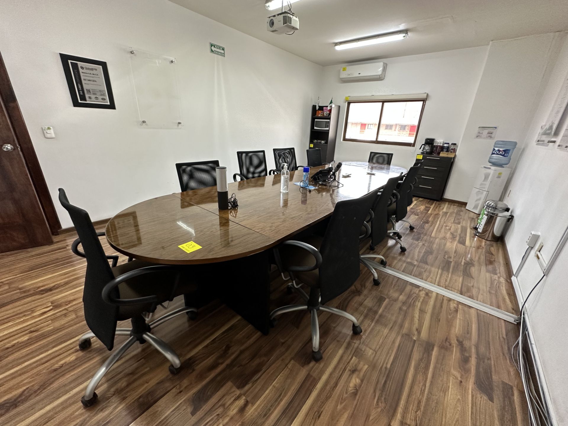 Lot of office furniture includes: 1 Boardroom table in brown wood measuring approximately 4.30 x 1. - Image 5 of 18