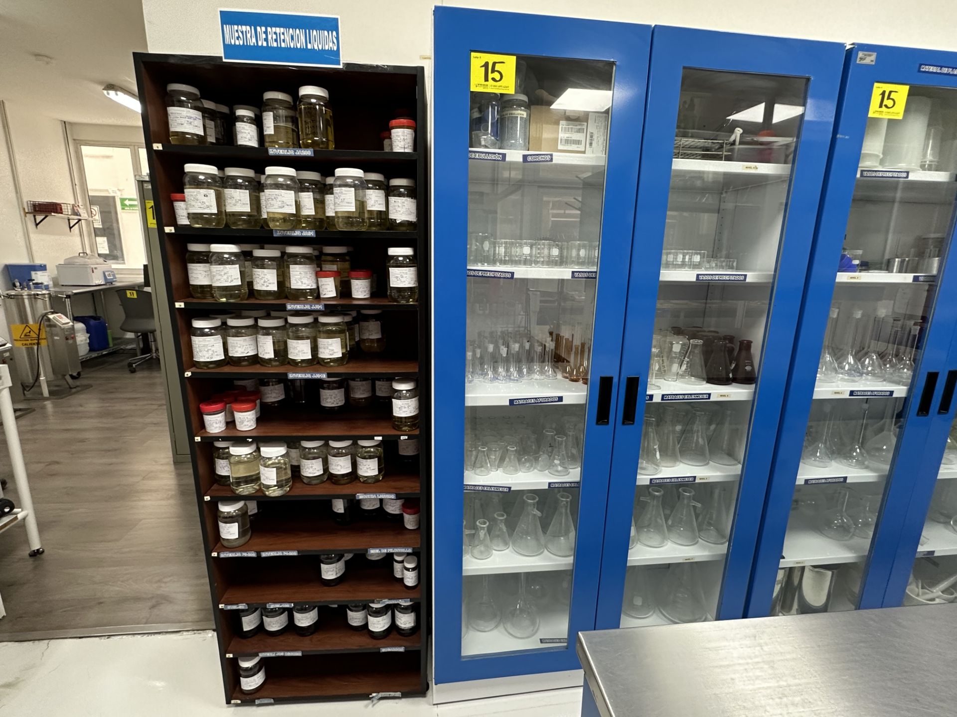 2 Laboratory storage cabinets with interchangeable shelves and glass doors measuring approx. 1.0 x - Image 4 of 9