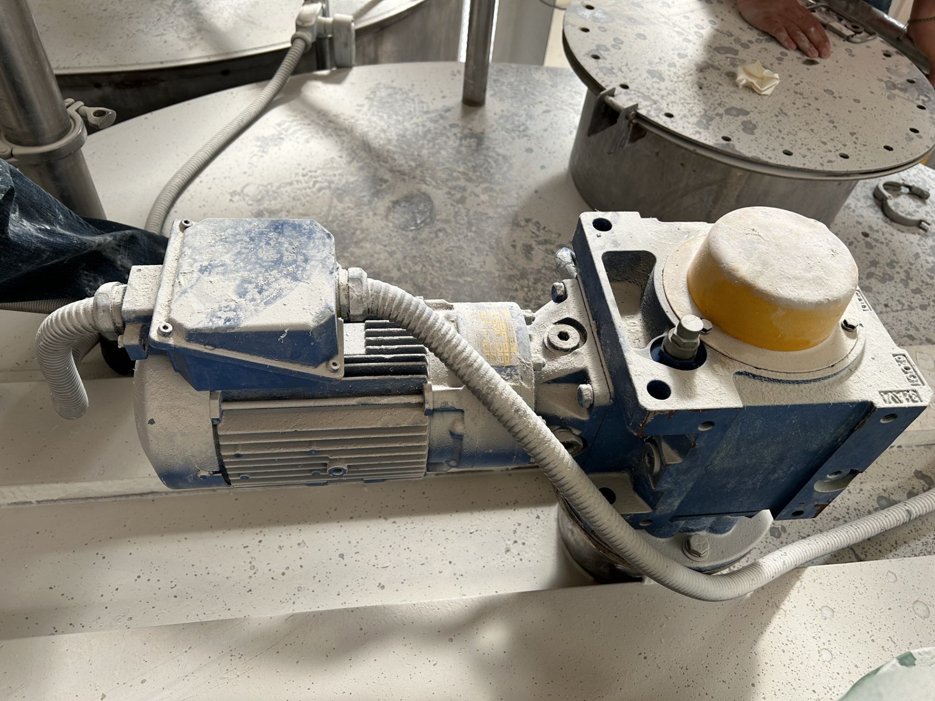 Sm Bevel Buddy Box Agitator for tank with motor reducer output from 29.1 to 60, with Sumitomo 1.5 H - Image 4 of 10