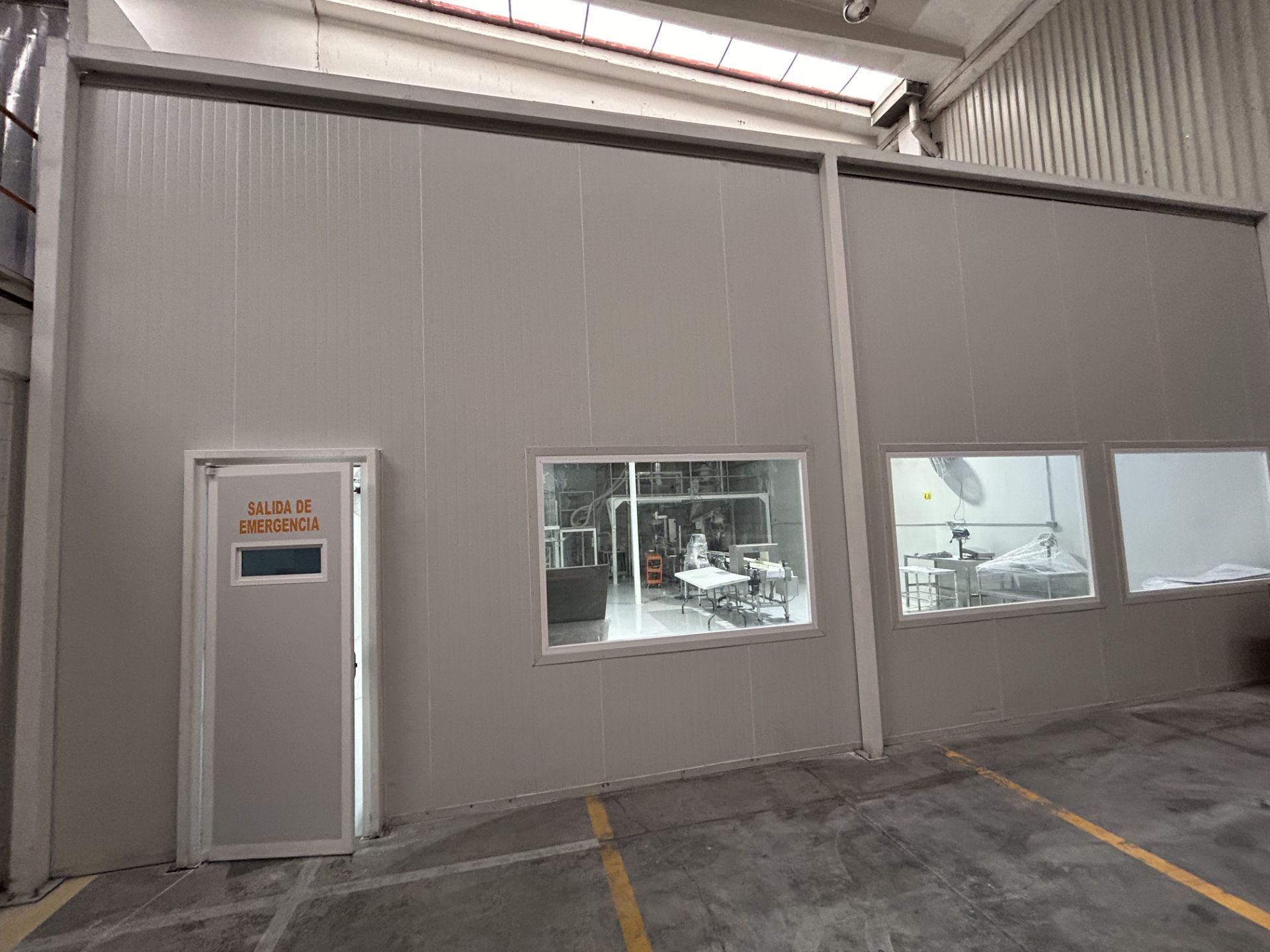 Multi Panel Room Floor area: 167.79 m2 (10.60 x 15.86m) Construction area: 107.40 m2; Height n.l.t.