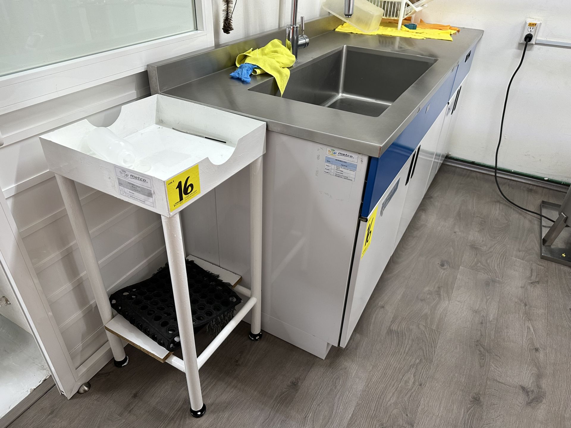 1 laboratory cabinet with stainless steel cover and sink, measures approximately 2.0 x 0.76 x 0.90 - Image 8 of 13