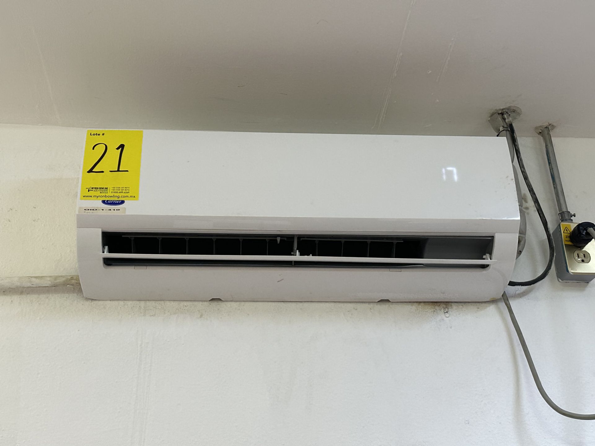 Lot of 2 minisplit air conditioners: 2 Carrier Air Conditioners, Model ND, ND Series, Includes cond - Image 4 of 6