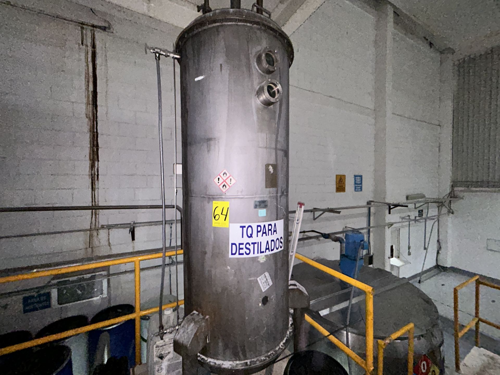 Alcohol Condensate Tank, 304 stainless steel tank; with Dimensions Height: 2.32 m Width: 0.84 m; Fe