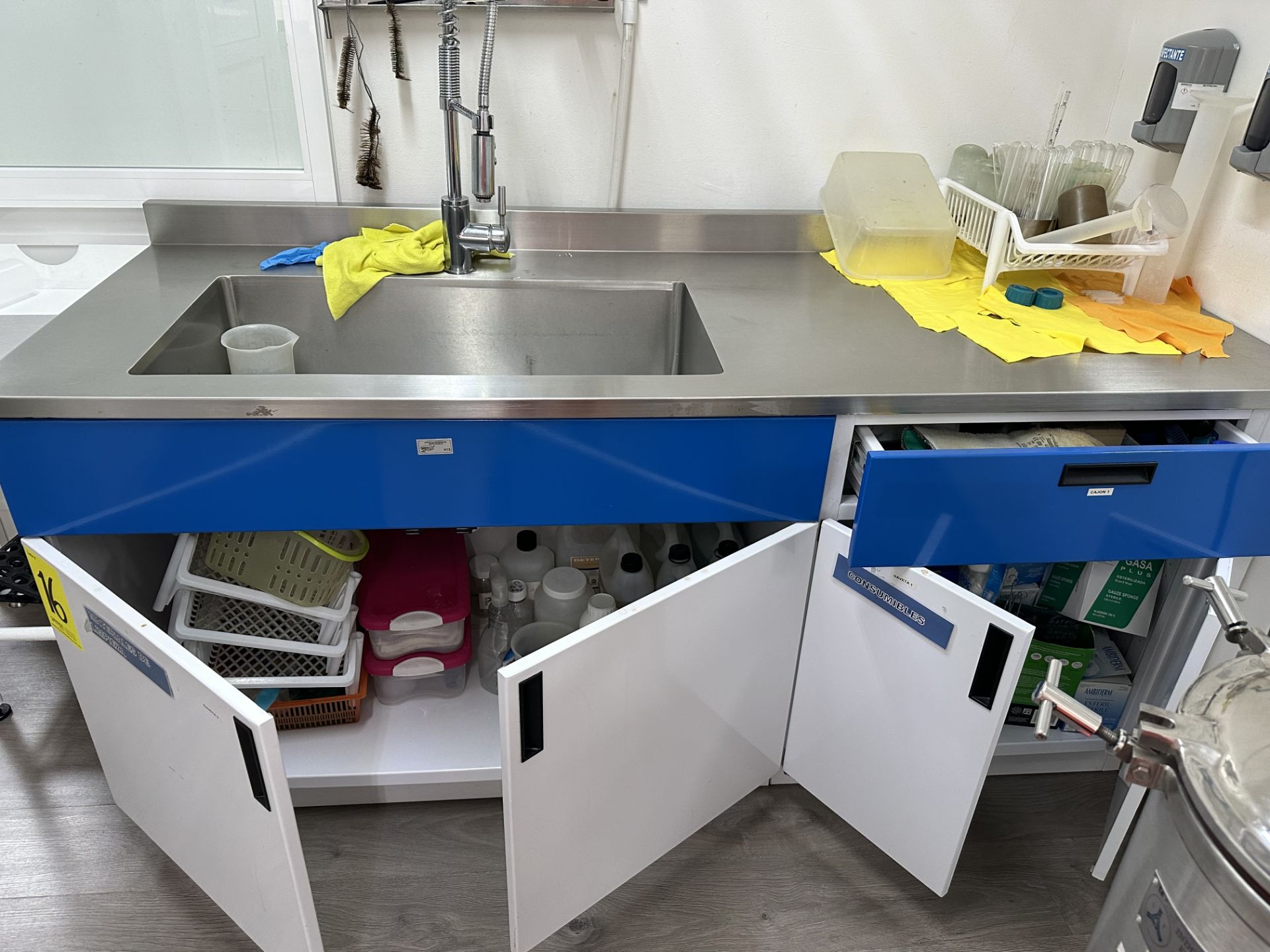 1 laboratory cabinet with stainless steel cover and sink, measures approximately 2.0 x 0.76 x 0.90 - Image 5 of 13