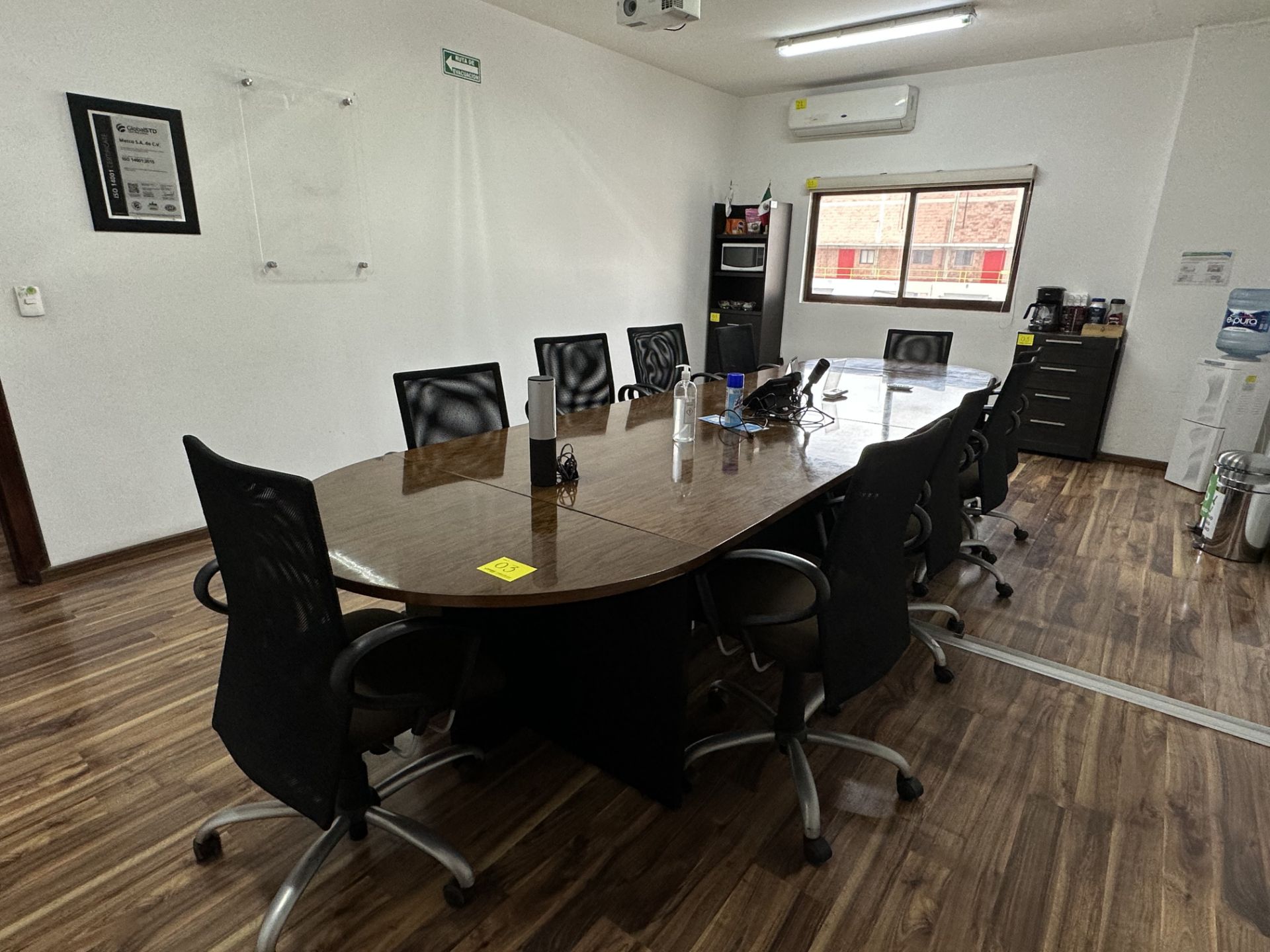 Lot of office furniture includes: 1 Boardroom table in brown wood measuring approximately 4.30 x 1. - Image 4 of 18