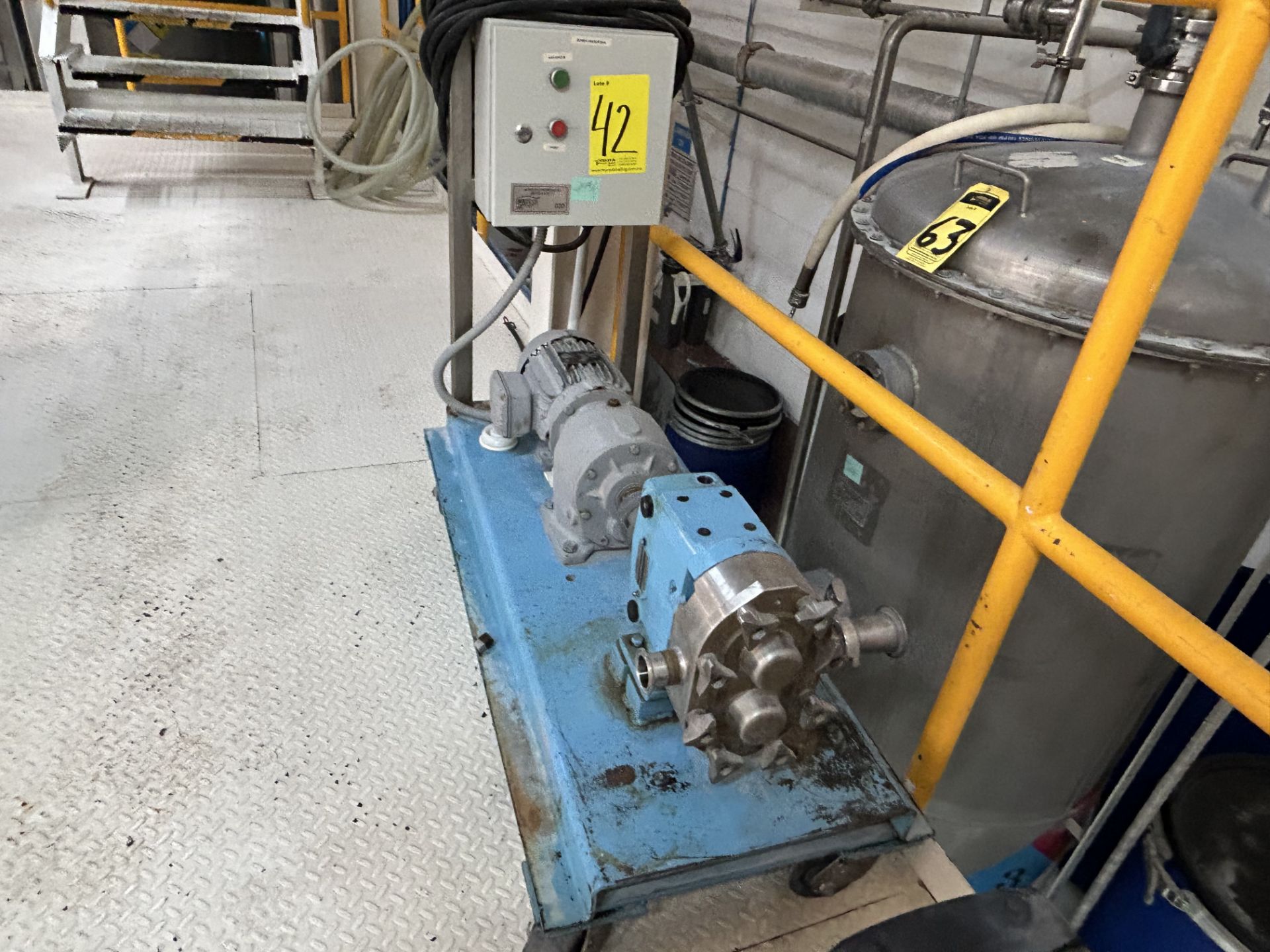 Waukesha stainless steel pump with 2 Hp Weg motor, includes control board. / Bomba de acero inoxida - Image 2 of 12