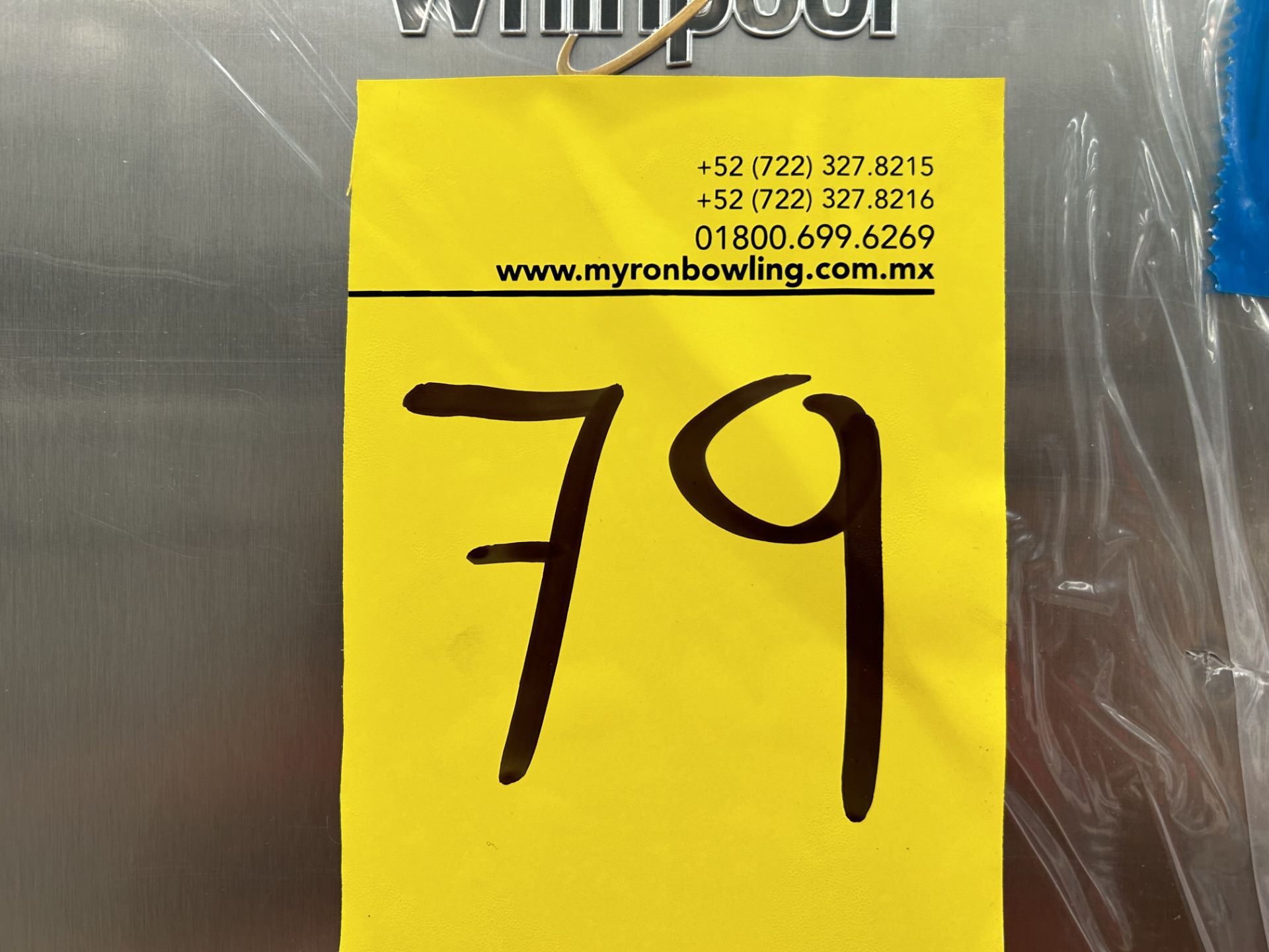 Lote de 1 Refrigerador con dispensador de agua Marca WHIRPOOL, Modelo WD2620S, Serie 704856, Color - Image 5 of 5