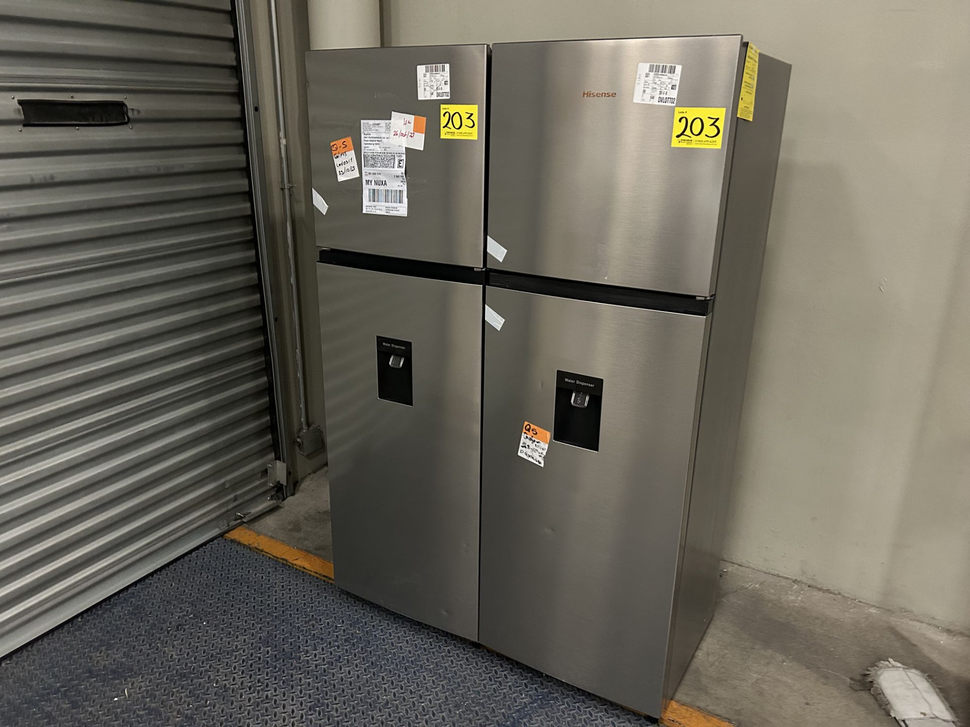 Lote de 2 Refrigeradores contiene: 1 Refrigerador con dispensador de agua Marca HISENSE, Modelo RT9 - Image 2 of 6
