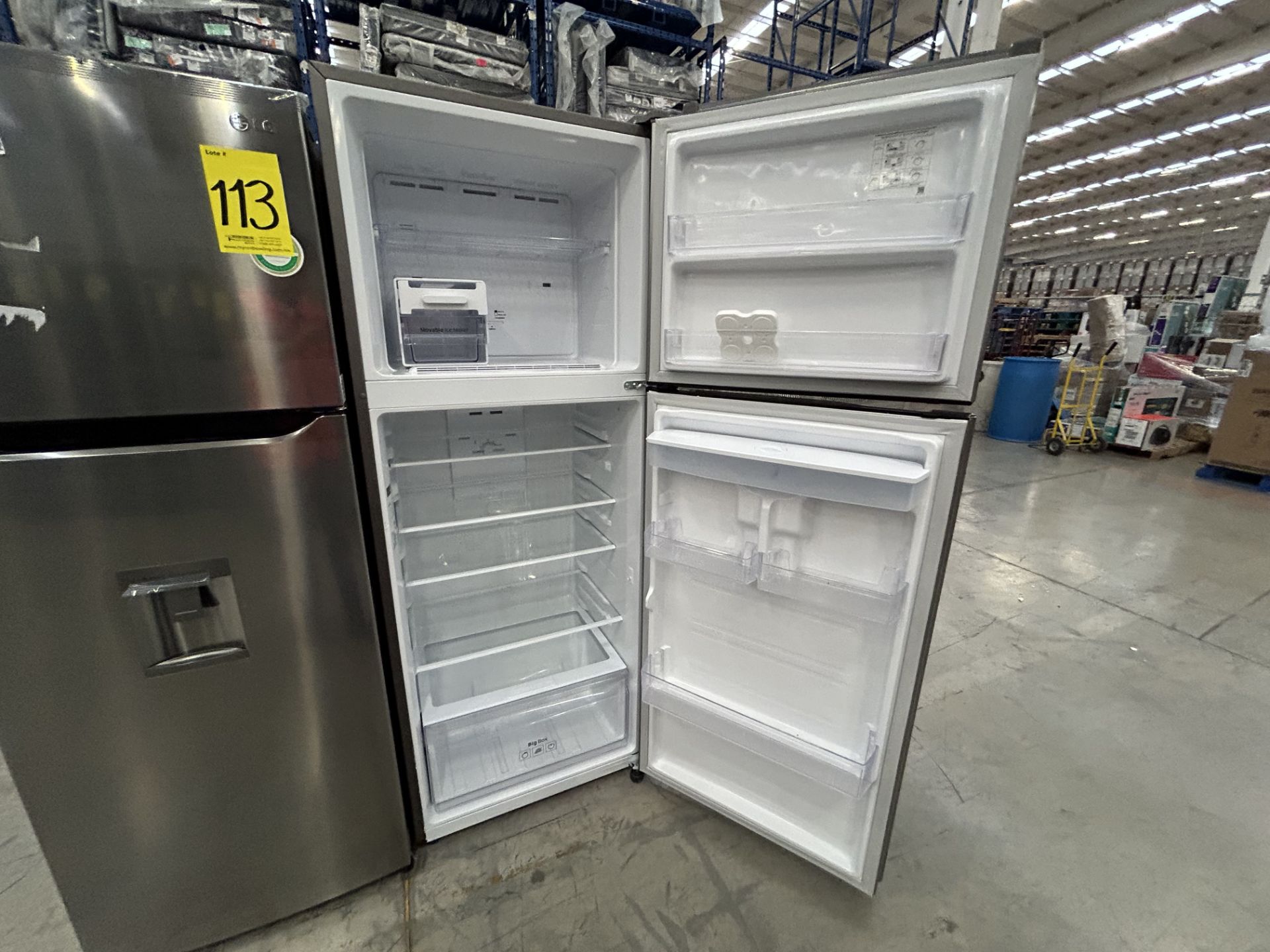 Lote de 2 Refrigeradores contiene: 1 Refrigerador con dispensador de agua Marca LG, Modelo GT32WDC, - Image 4 of 6