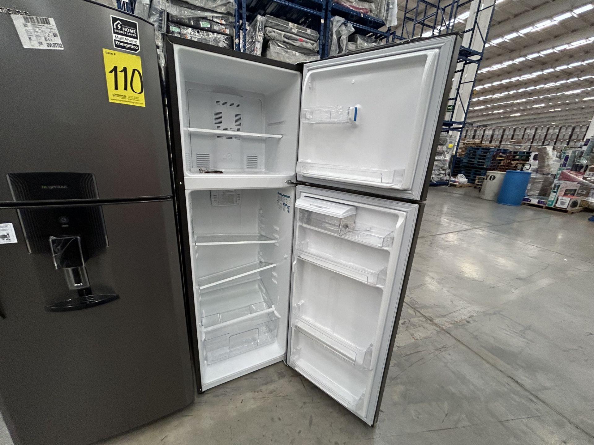 Lote de 2 Refrigeradores contiene: 1 Refrigerador con dispensador de agua Marca MABE, Modelo RME360 - Image 4 of 6