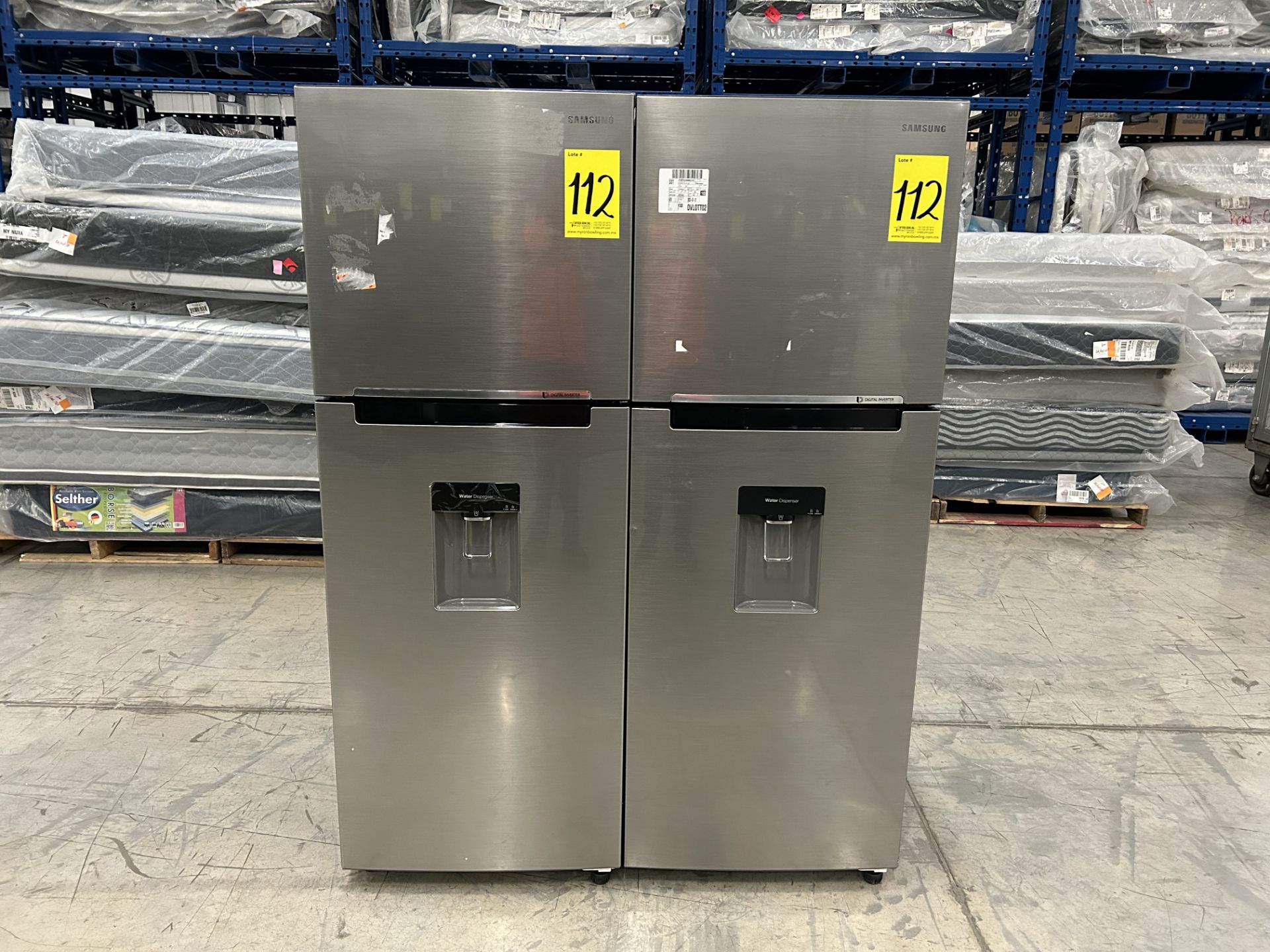 Lote de 2 Refrigeradores contiene: 1 Refrigerador con dispensador de agua Marca SAMSUNG, Modelo RT2