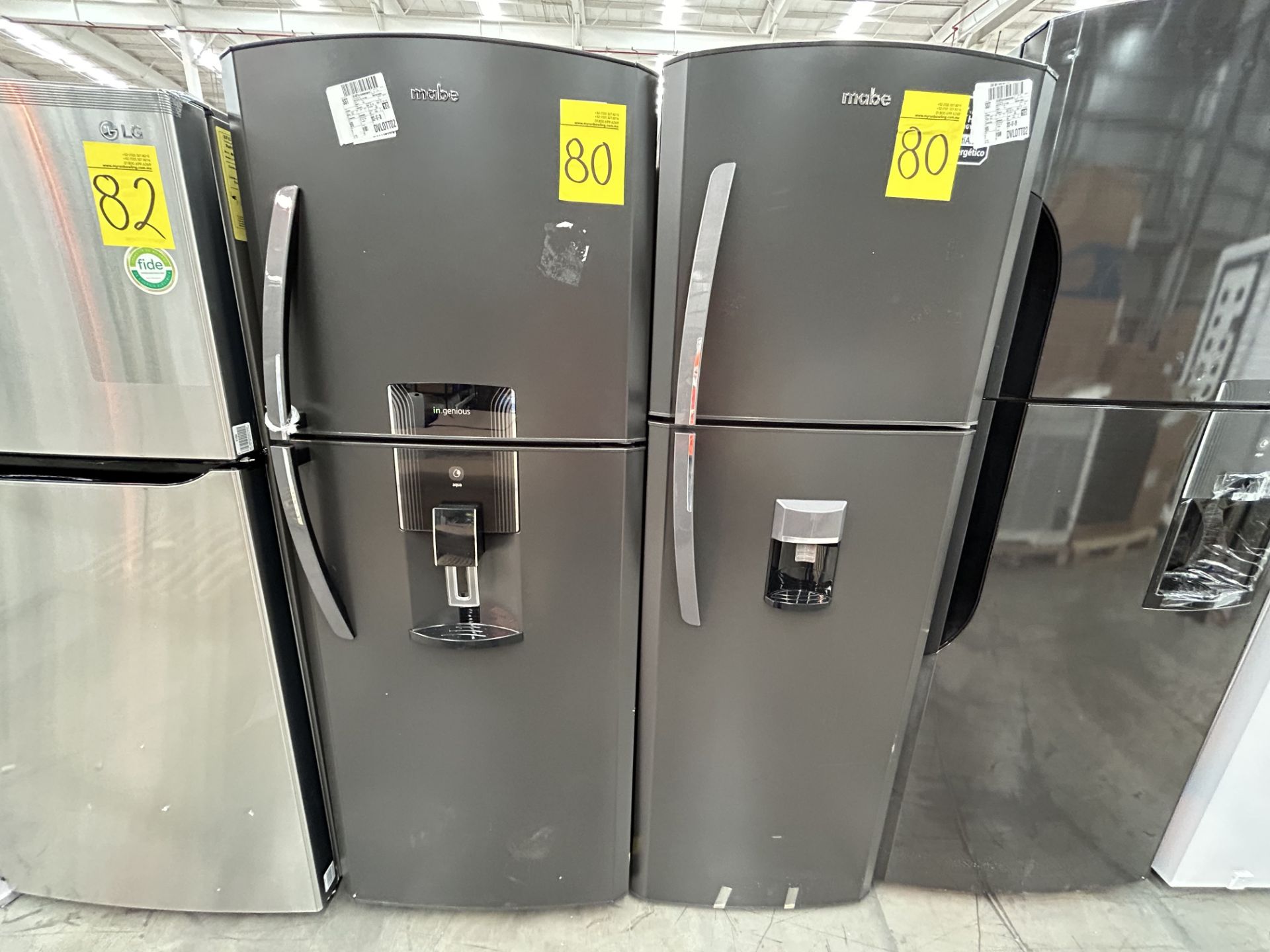 Lote de 2 Refrigeradores contiene: 1 Refrigerador con dispensador de agua Marca MABE, Modelo RME360