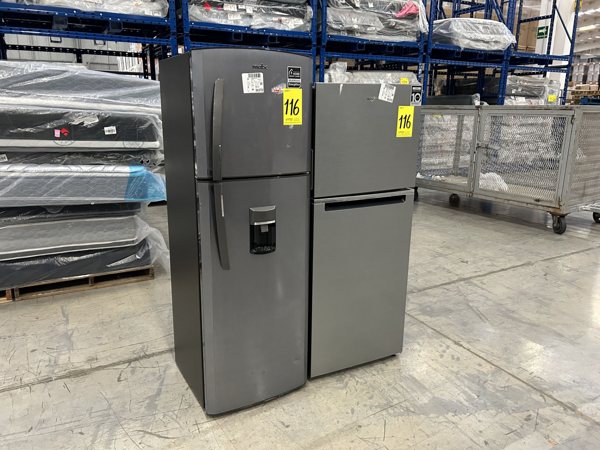 Lote de 2 Refrigeradores contiene: 1 Refrigerador con dispensador de agua Marca MABE, Modelo RMA250 - Image 2 of 6