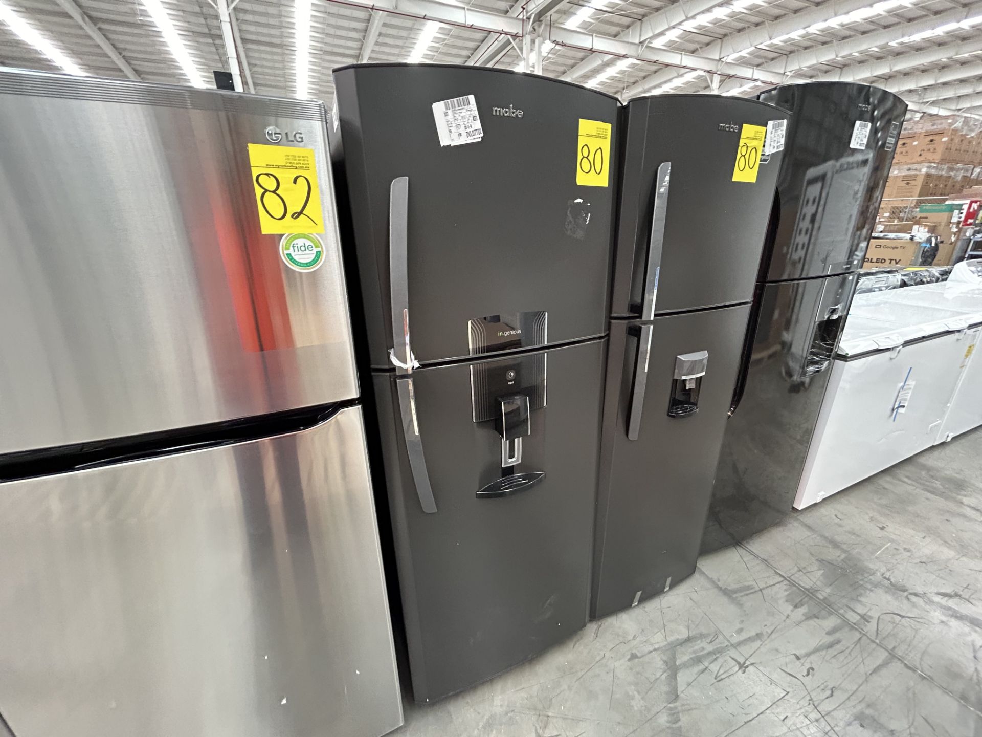 Lote de 2 Refrigeradores contiene: 1 Refrigerador con dispensador de agua Marca MABE, Modelo RME360 - Image 3 of 6