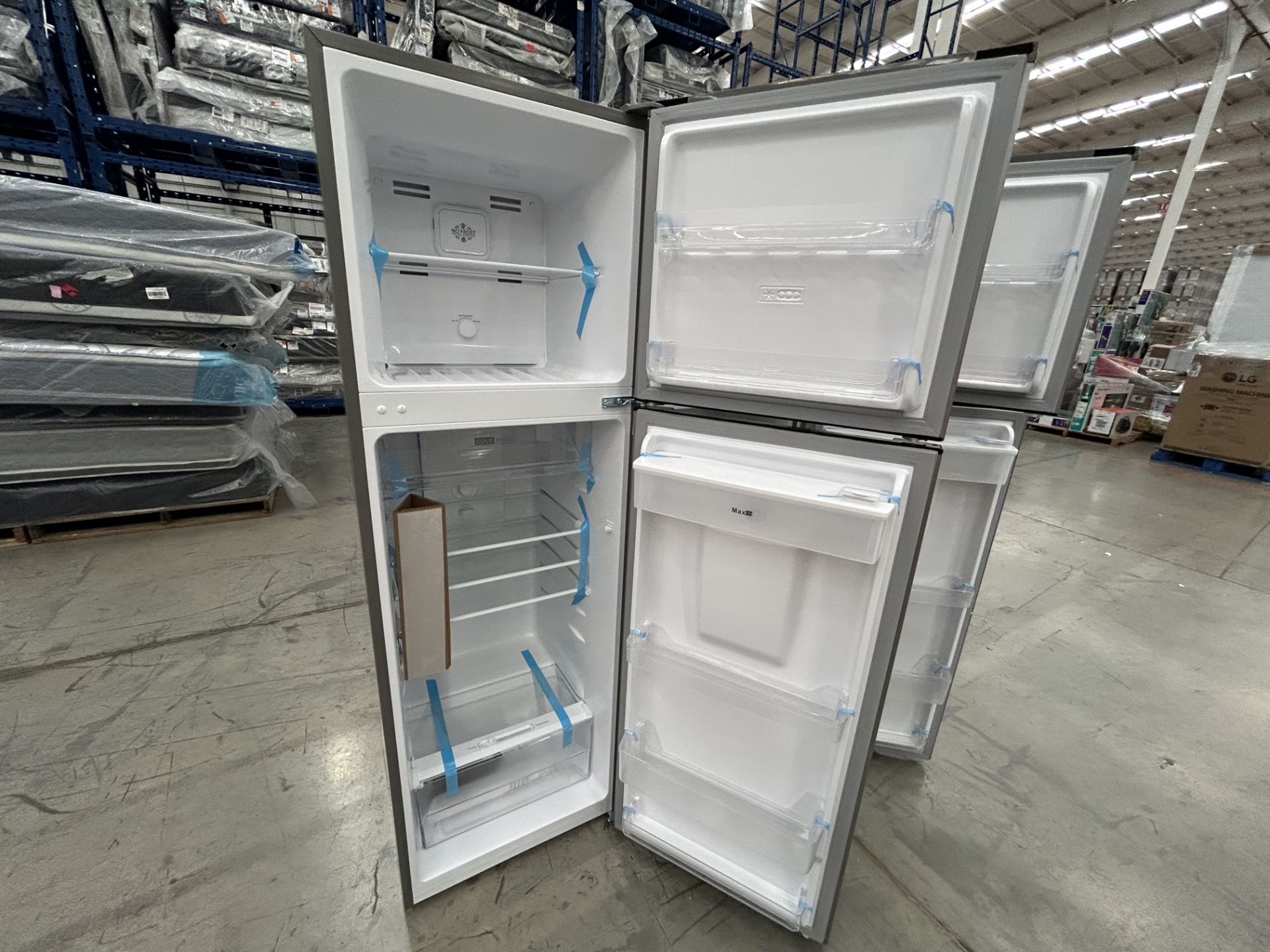 Lote de 2 Refrigeradores contiene: 1 Refrigerador con dispensador de agua Marca WHIRPOOL, Modelo WT - Image 5 of 6