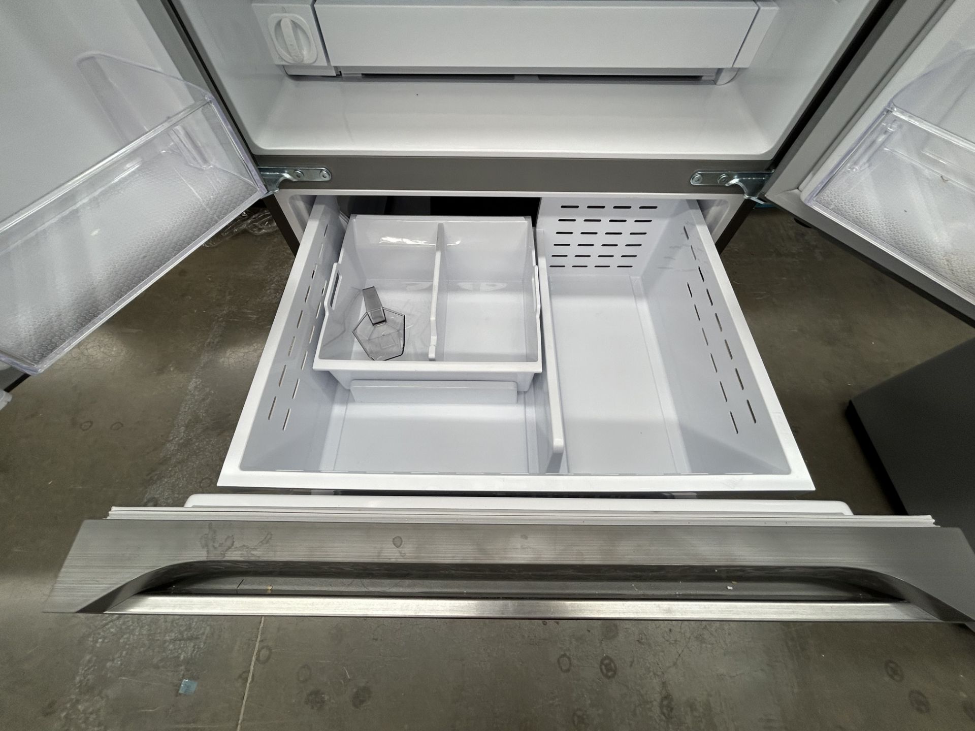 Lote de 1 Refrigerador Marca SAMSUNG, Modelo RF25C5151S9, Serie 800113D, Color GRIS (No se asegura - Image 5 of 6