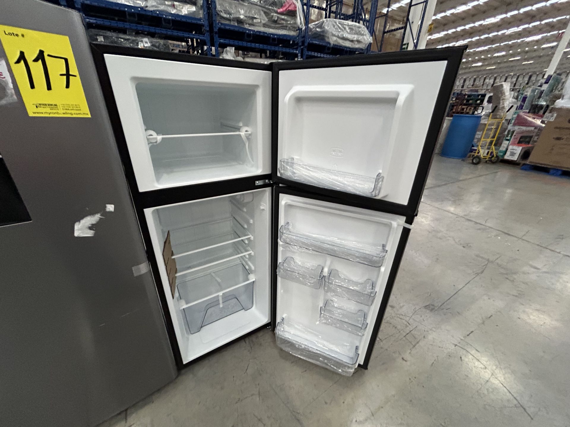 Lote de 3 Refrigeradores contiene: 1 Refrigerador con dispensador de agua Marca HISENSE, Modelo RR6 - Image 5 of 7