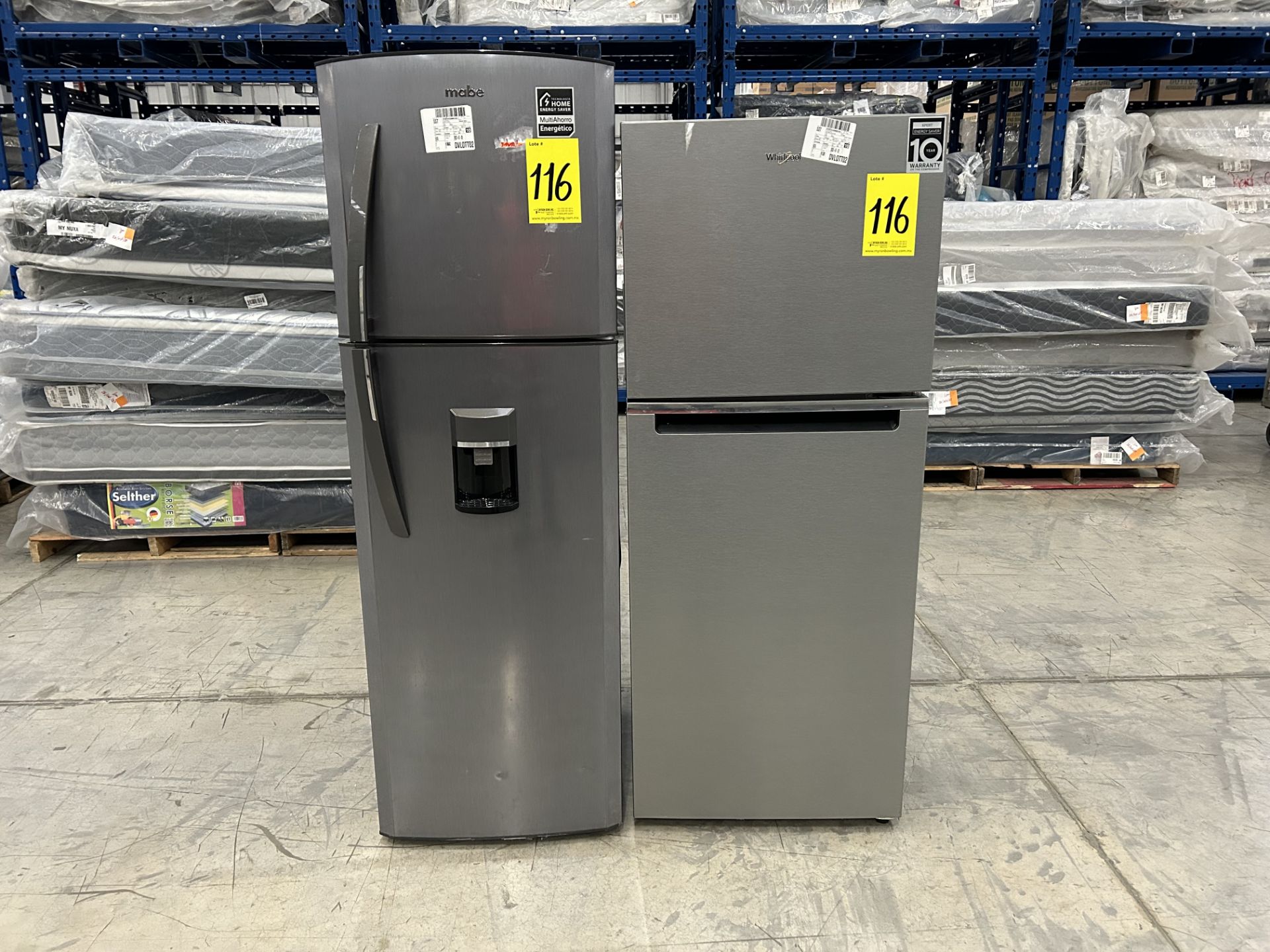 Lote de 2 Refrigeradores contiene: 1 Refrigerador con dispensador de agua Marca MABE, Modelo RMA250