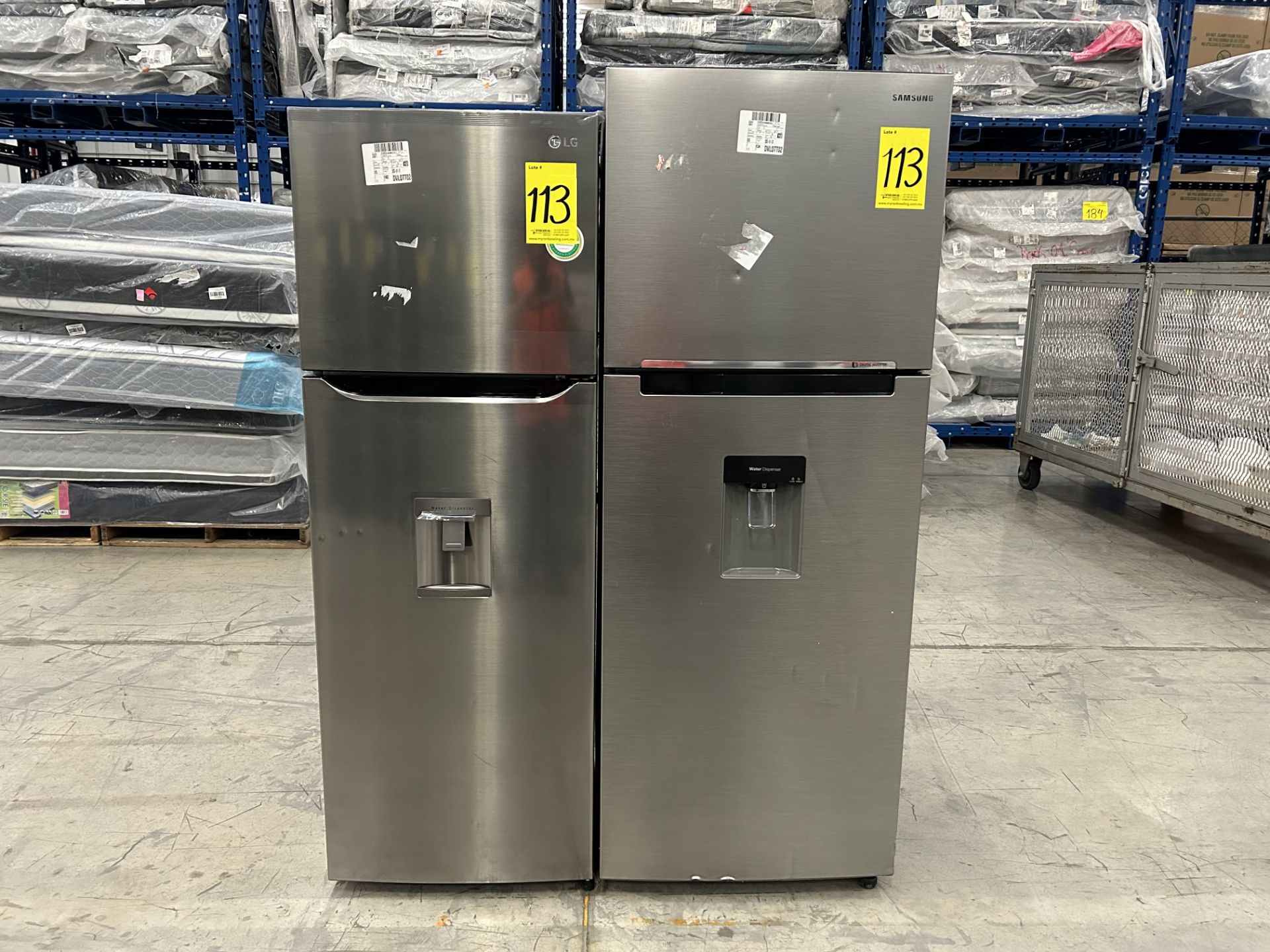 Lote de 2 Refrigeradores contiene: 1 Refrigerador con dispensador de agua Marca LG, Modelo GT32WDC,