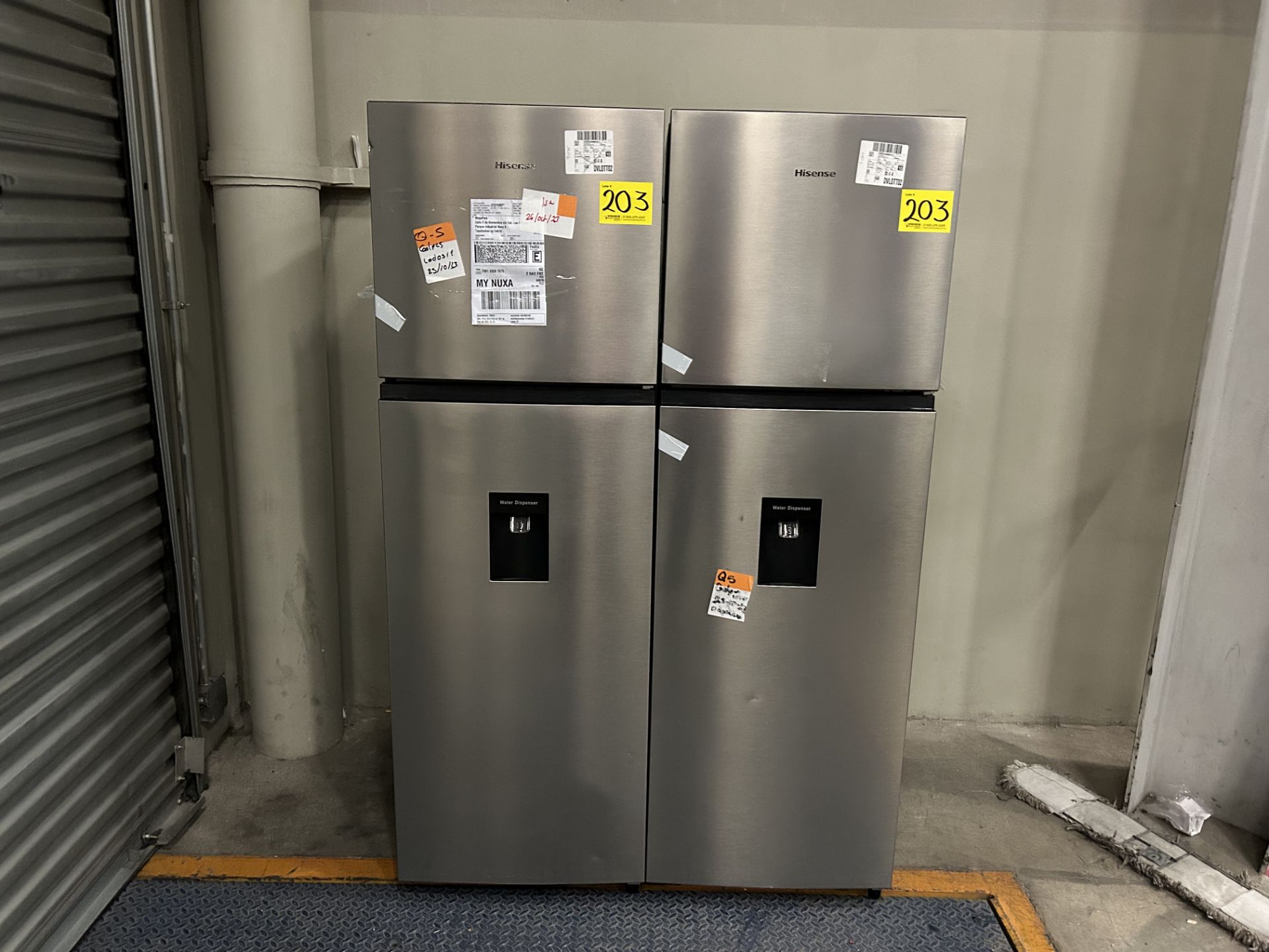 Lote de 2 Refrigeradores contiene: 1 Refrigerador con dispensador de agua Marca HISENSE, Modelo RT9