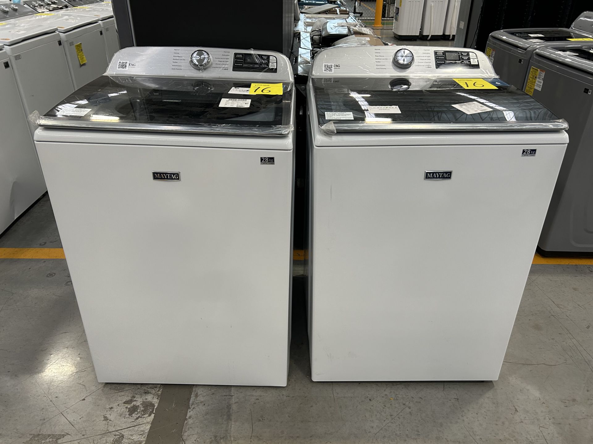 Lote de 2 Lavadoras contiene: 1 Lavadora de 28 KG, Marca MAYTAG, Modelo 7MMVW7230LW1, Serie 800356,