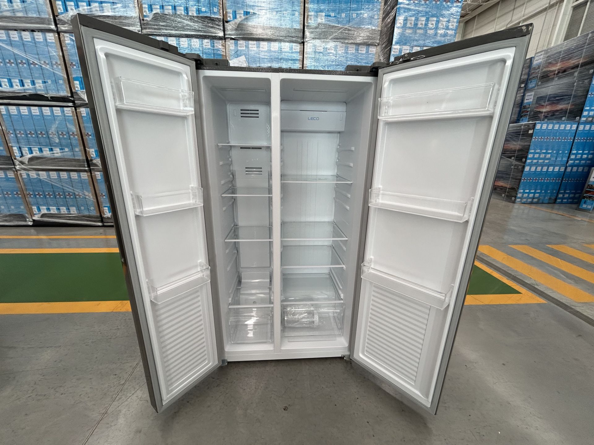 Lote de 1 Refrigerador Marca OSTER, Modelo OSSBSME20SSEVI, Serie 70122, Color GRIS (No se asegura s - Image 4 of 5