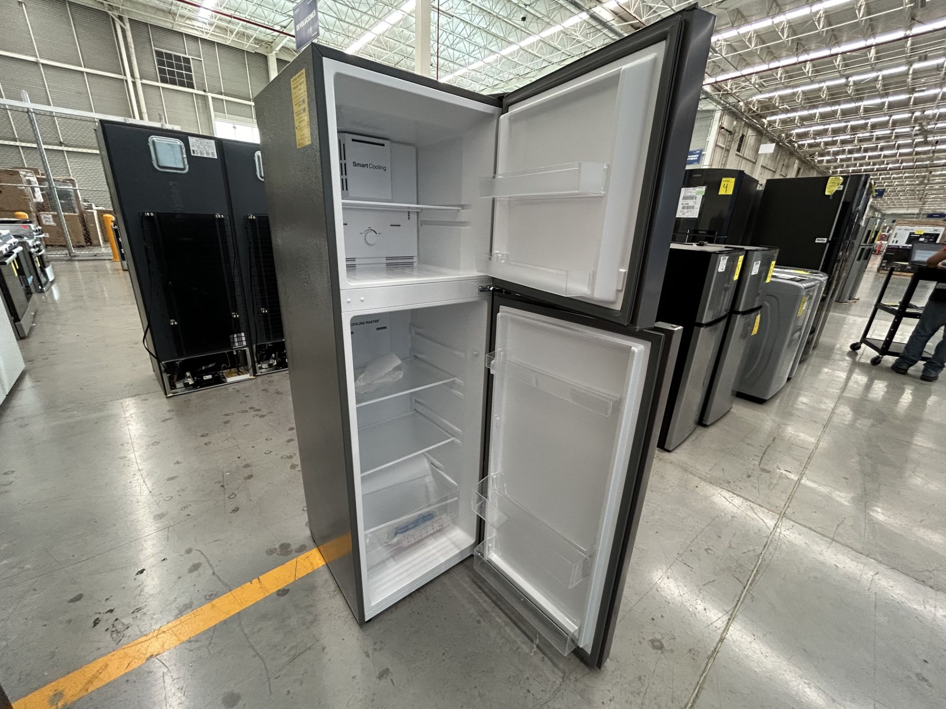 Lote de 2 Refrigeradores contiene: 1 Refrigerador Marca WINIA, Modelo WRT9000AMMX, Serie 012580, Co - Image 5 of 6