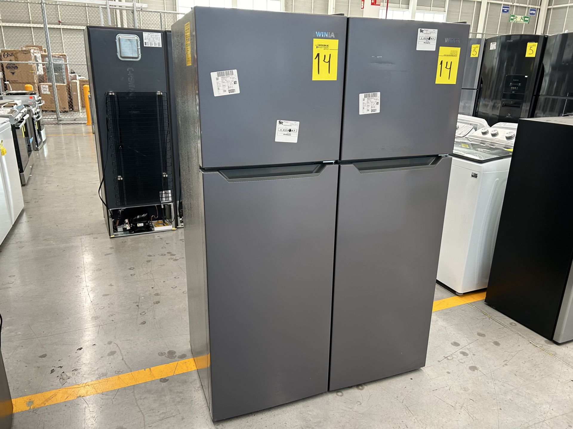 Lote de 2 Refrigeradores contiene: 1 Refrigerador Marca WINIA, Modelo WRT9000AMMX, Serie 012580, Co - Image 2 of 6