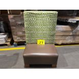 Lote de 6 Sillones Tipo Boot de Madera Tapizados en Tela/Vinil, color Café/Verde Medidas 87.5 cm x