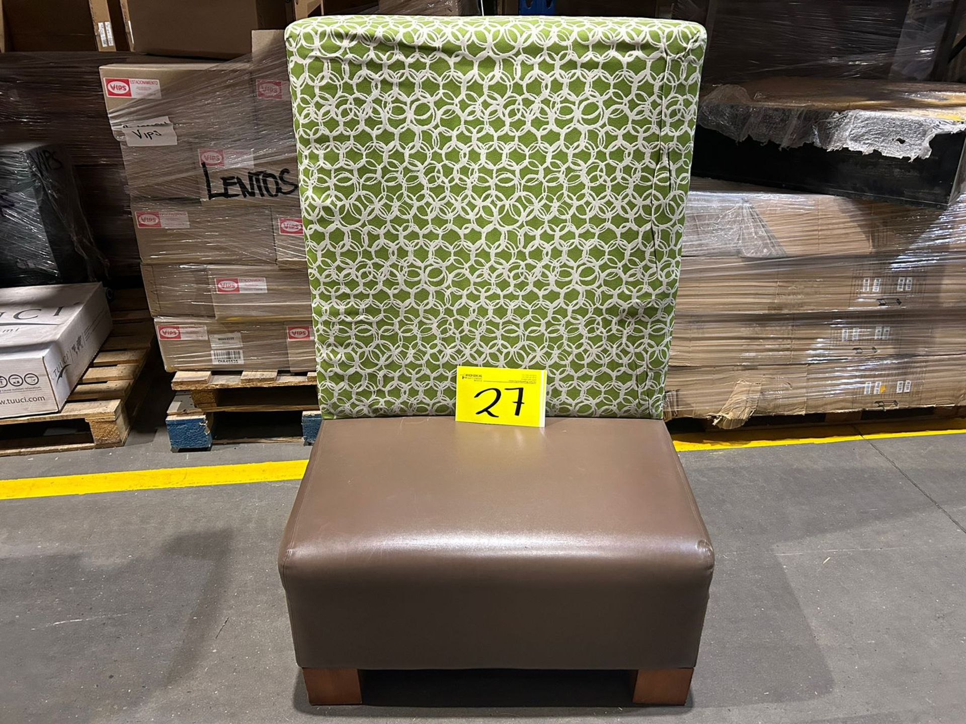 Lote de 6 Sillones Tipo Boot de Madera Tapizados en Tela/Vinil, color Café/Verde Medidas 87.5 cm x