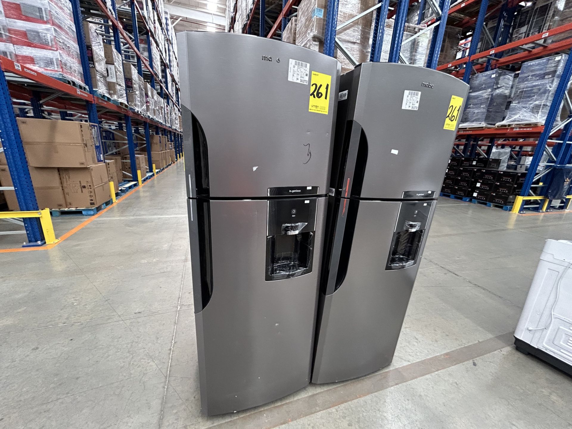 Lote de 2 refrigeradores contiene: 1 Refrigerador con dispensador de agua Marca MABE - Image 3 of 6