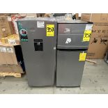 Lote de 2 refrigeradores contiene: 1 Refrigerador Marca GALANZ, Modelo GRL55TS1, Serie 06931, Color