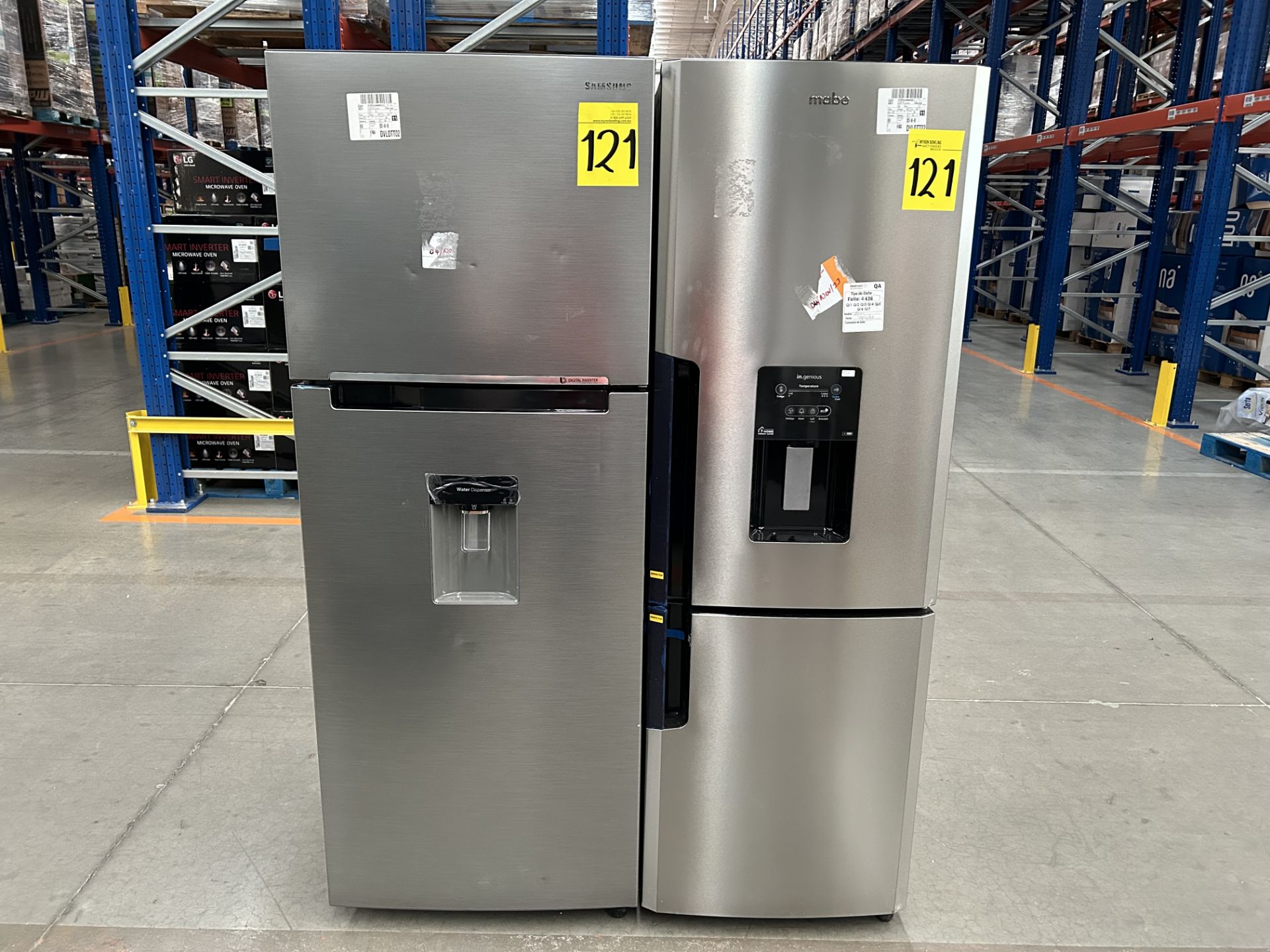 Lote de 2 refrigeradores contiene: 1 Refrigerador con dispensador de agua Marca SAMSUNG, Modelo RT3