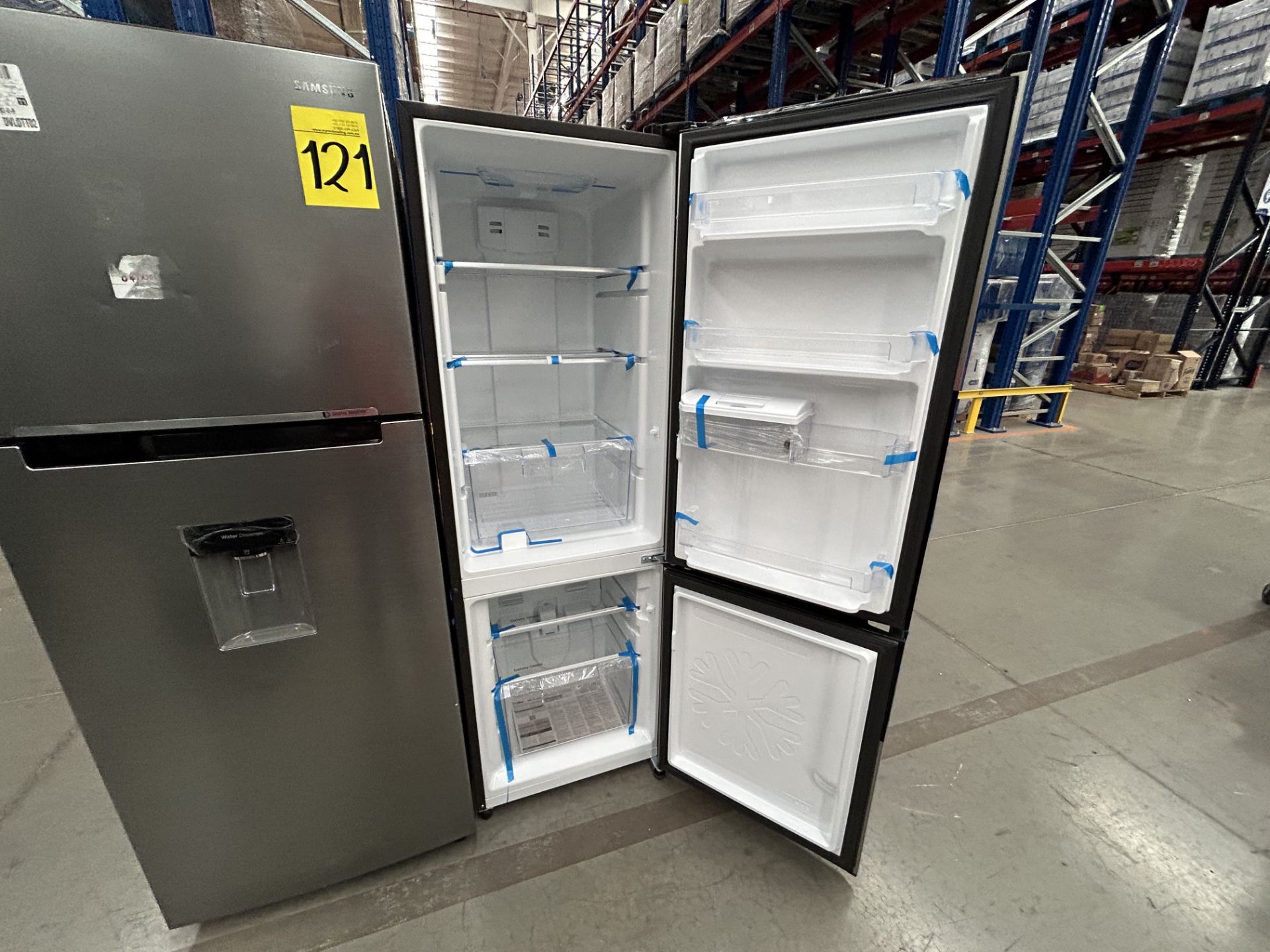 Lote de 2 refrigeradores contiene: 1 Refrigerador con dispensador de agua Marca SAMSUNG, Modelo RT3 - Image 4 of 6