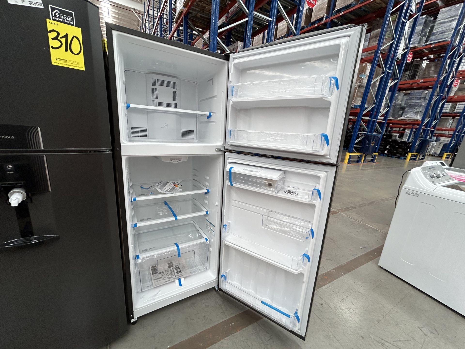 Lote de 2 refrigeradores contiene: 1 Refrigerador con dispensador de agua Marca MABE, Modelo RME360 - Image 4 of 6