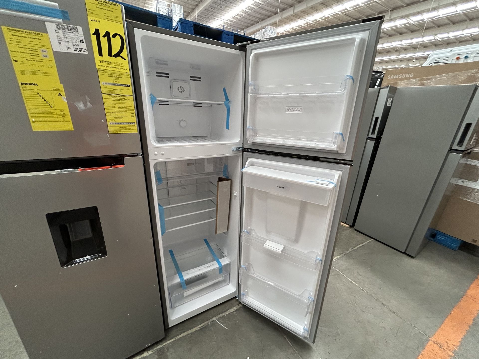 Lote de 2 refrigeradores contiene: 1 Refrigerador con dispensador de agua Marca Whirlpool - Image 4 of 6