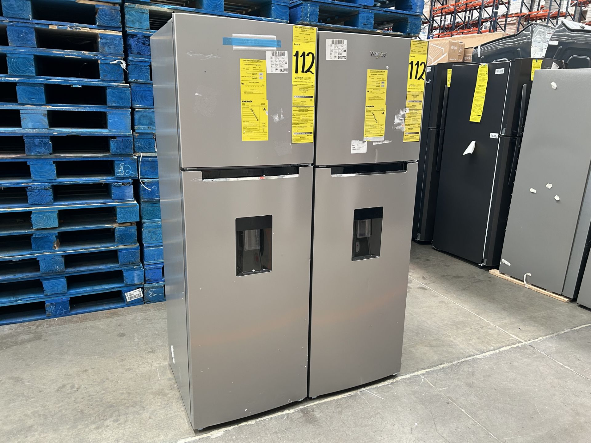 Lote de 2 refrigeradores contiene: 1 Refrigerador con dispensador de agua Marca Whirlpool - Image 3 of 6