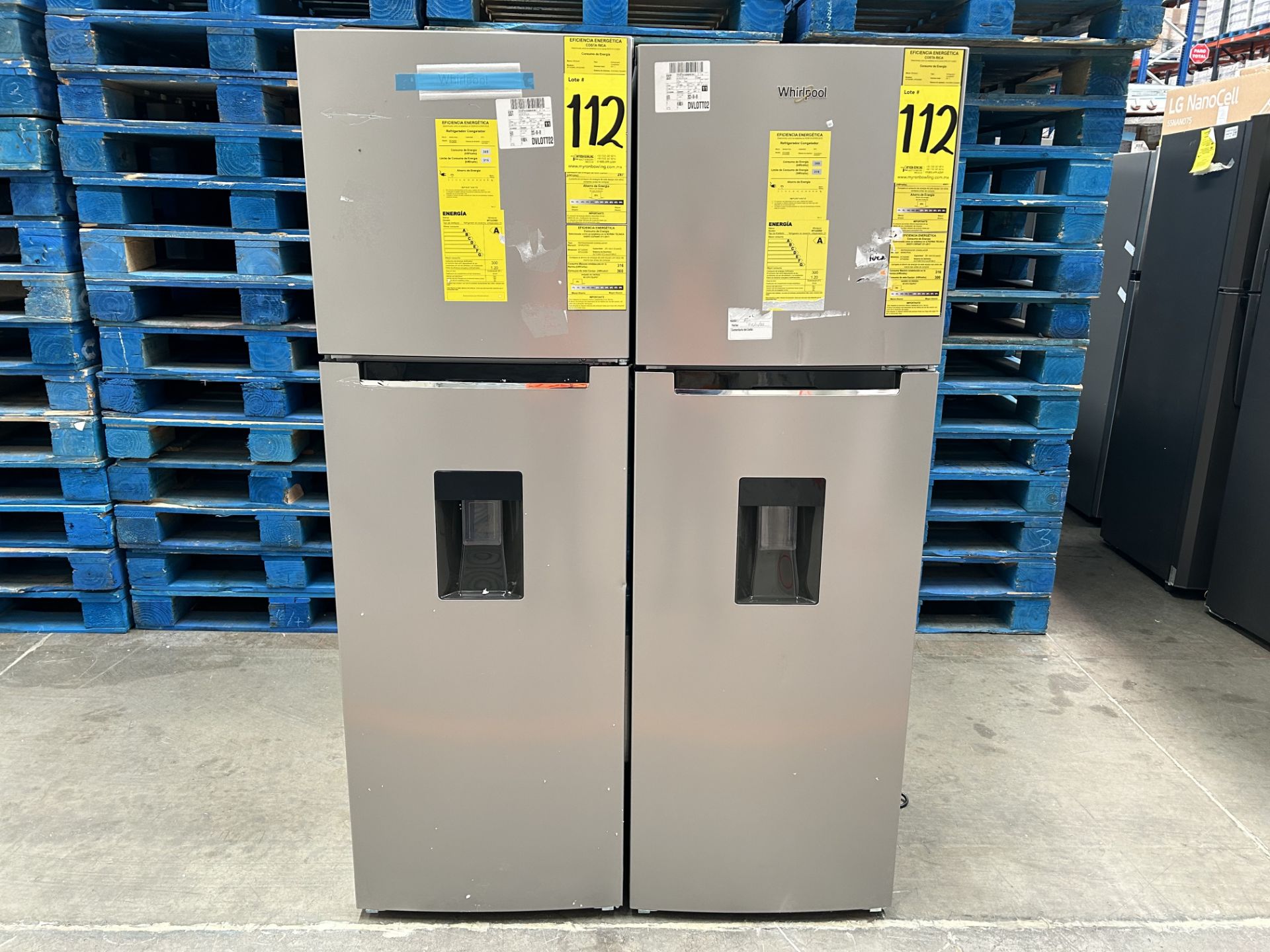 Lote de 2 refrigeradores contiene: 1 Refrigerador con dispensador de agua Marca Whirlpool